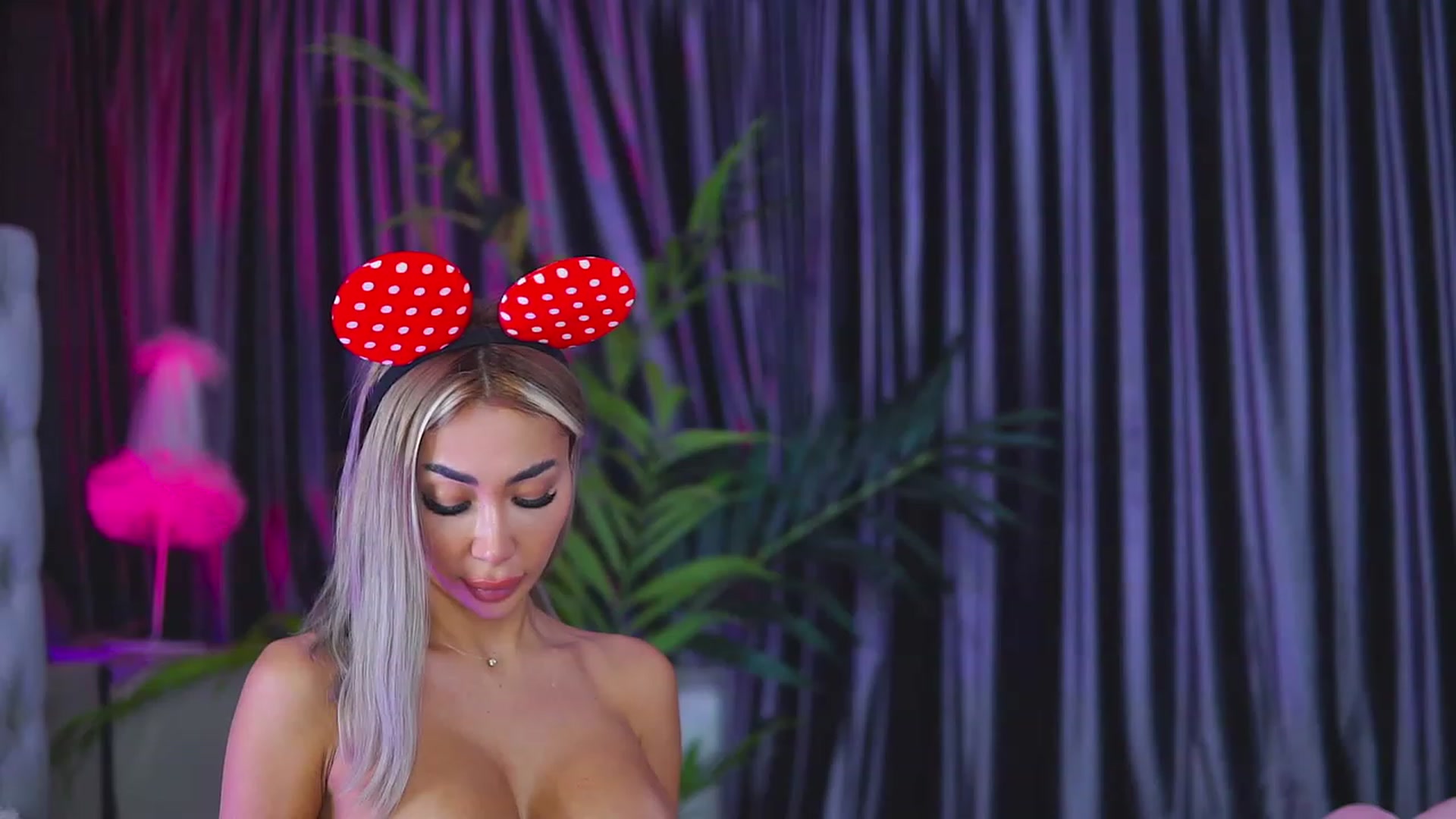Gallery image thumbnail from Missmo0n1's myfreecams stream on, 07/30/2023, 19:23 image 20 of 20