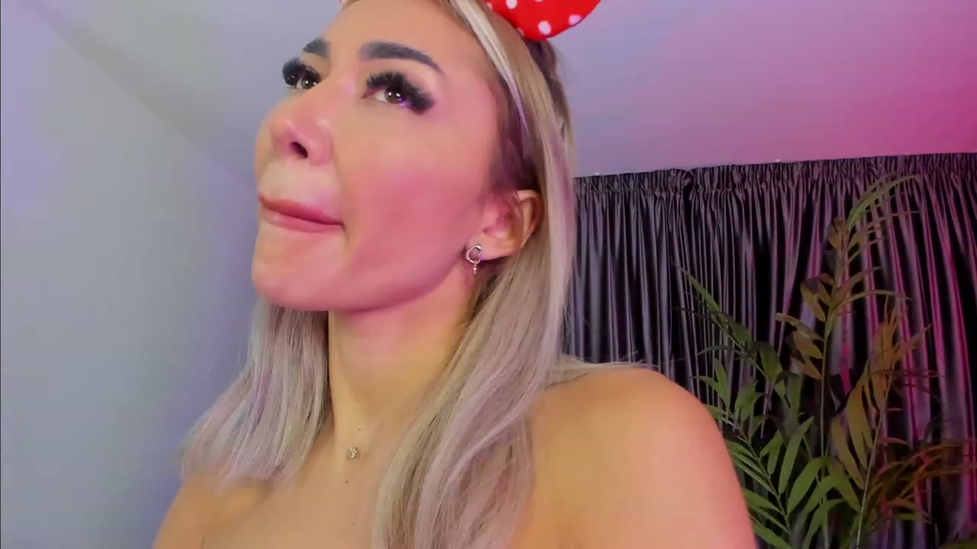 Gallery image thumbnail from Missmo0n1's myfreecams stream on, 07/30/2023, 19:23 image 10 of 20