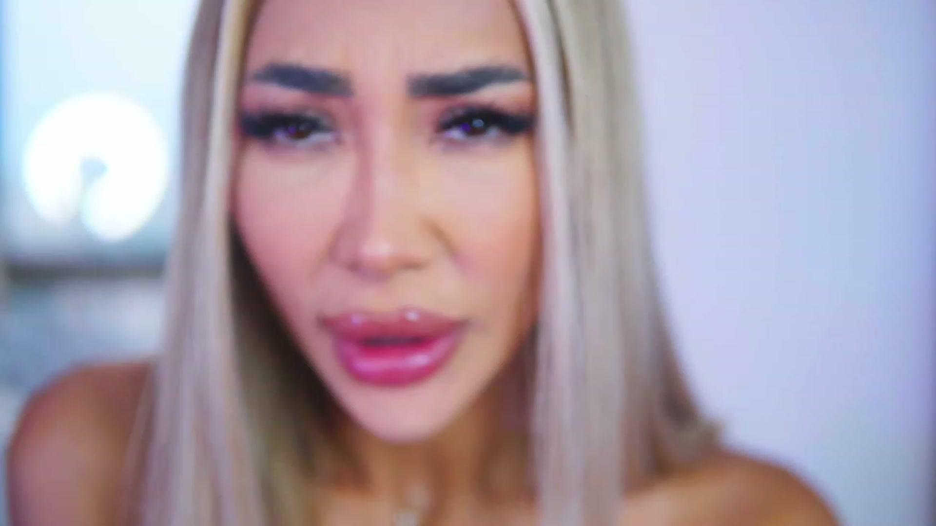Gallery image thumbnail from Missmo0n1's myfreecams stream on, 08/10/2023, 18:33 image 1 of 20