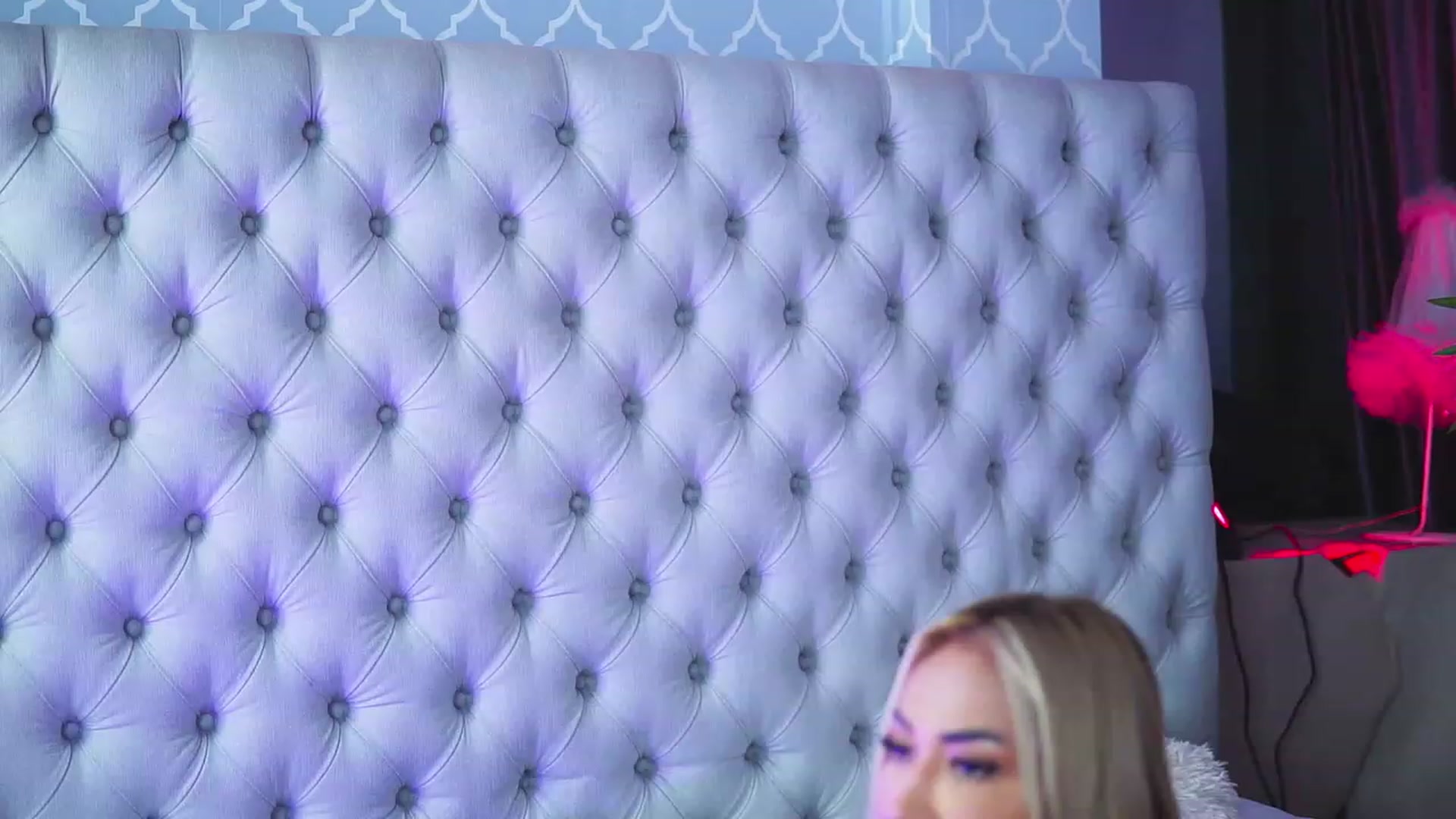 Gallery image thumbnail from Missmo0n1's myfreecams stream on, 08/10/2023, 19:36 image 17 of 20