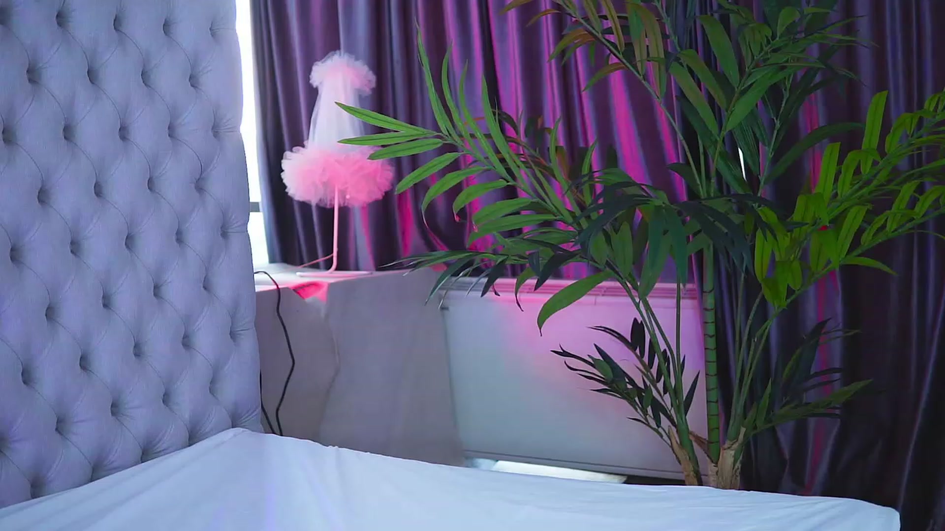 Gallery image thumbnail from Missmo0n1's myfreecams stream on, 08/11/2023, 16:15 image 15 of 20
