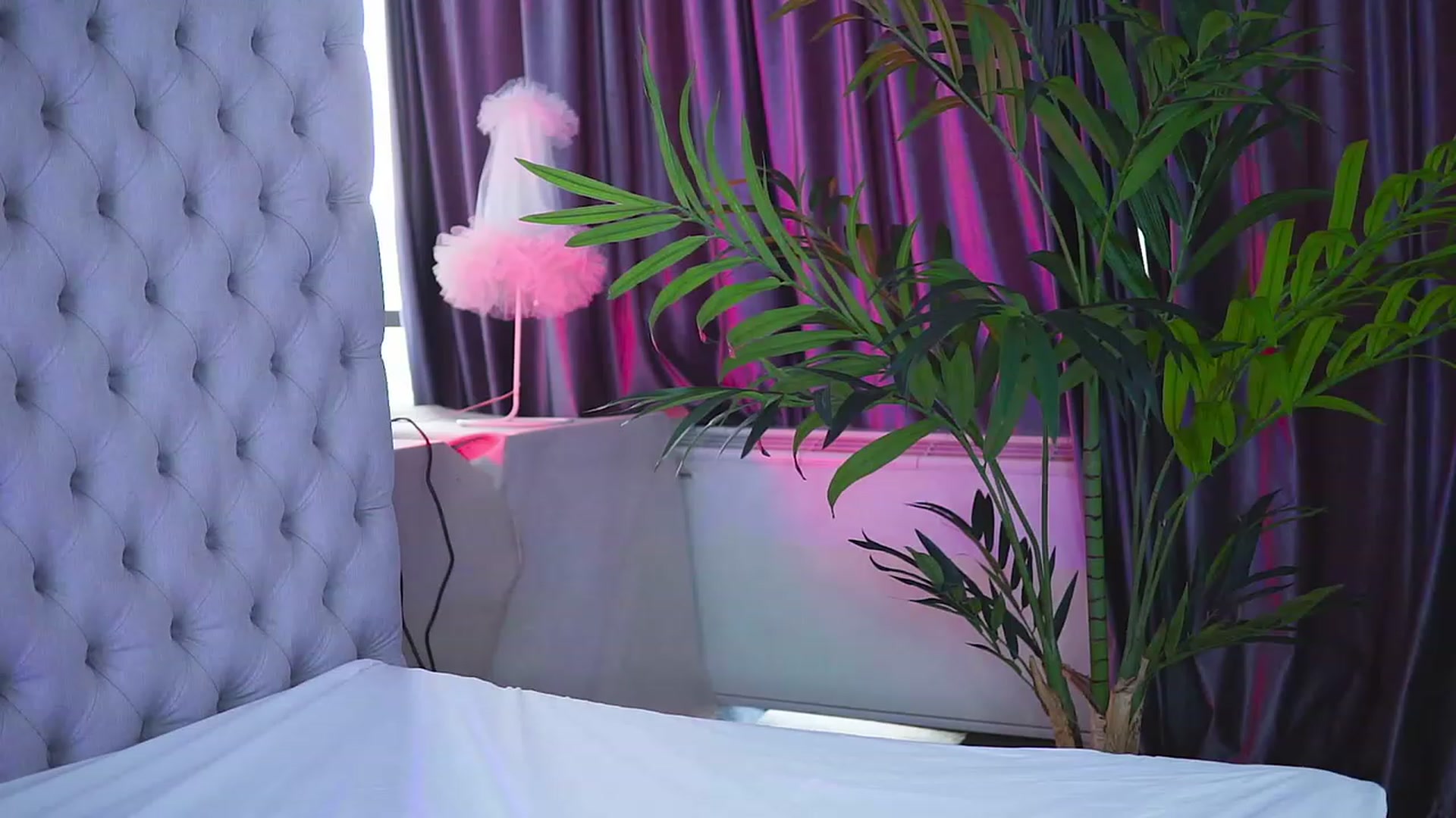 Gallery image thumbnail from Missmo0n1's myfreecams stream on, 08/11/2023, 16:15 image 17 of 20