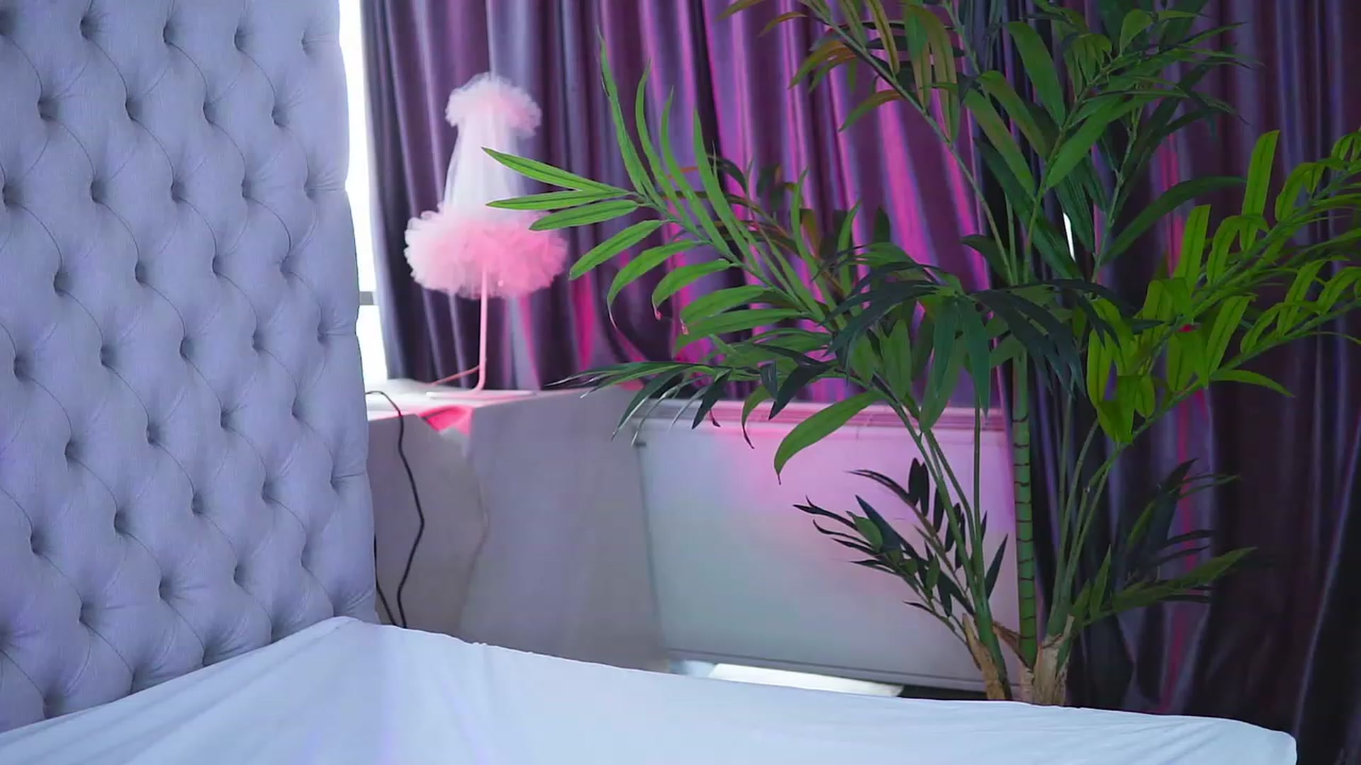 Gallery image thumbnail from Missmo0n1's myfreecams stream on, 08/11/2023, 16:15 image 12 of 20