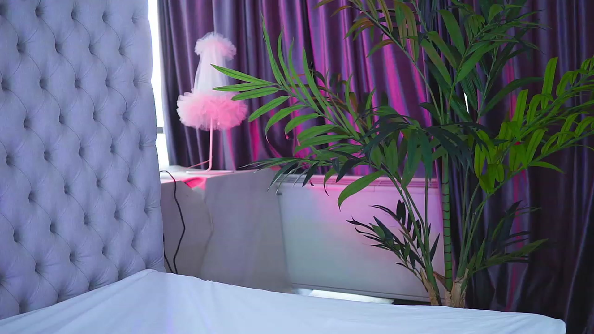 Gallery image thumbnail from Missmo0n1's myfreecams stream on, 08/11/2023, 16:15 image 14 of 20