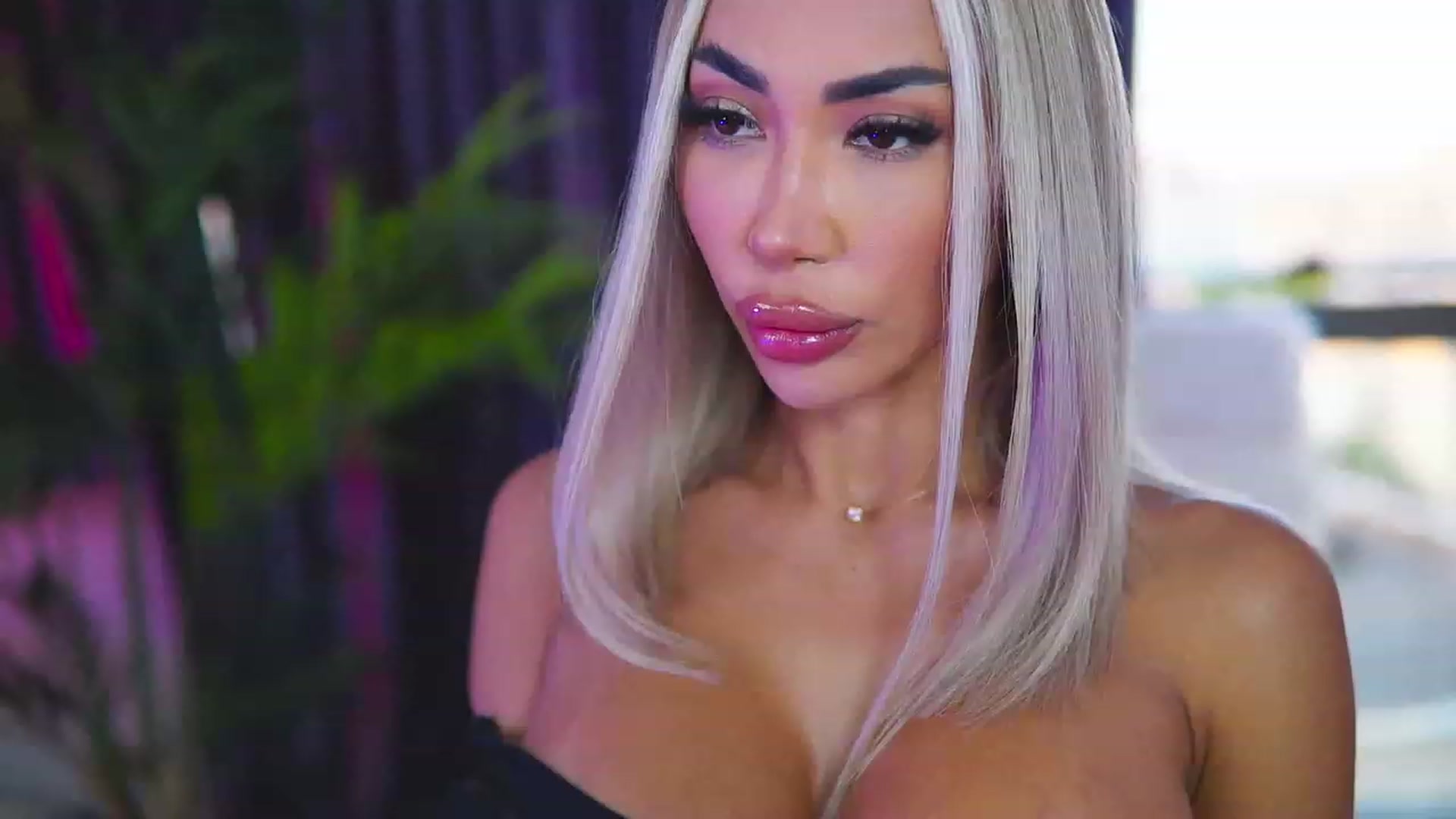 Gallery image thumbnail from Missmo0n1's myfreecams stream on, 08/11/2023, 17:13 image 16 of 20