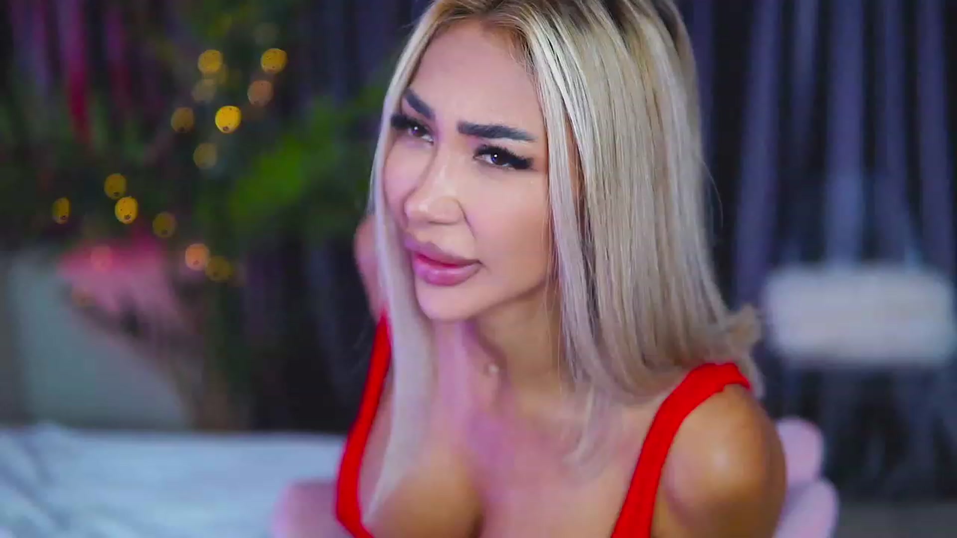 Gallery image thumbnail from Missmo0n1's myfreecams stream on, 08/16/2023, 18:18 image 12 of 20