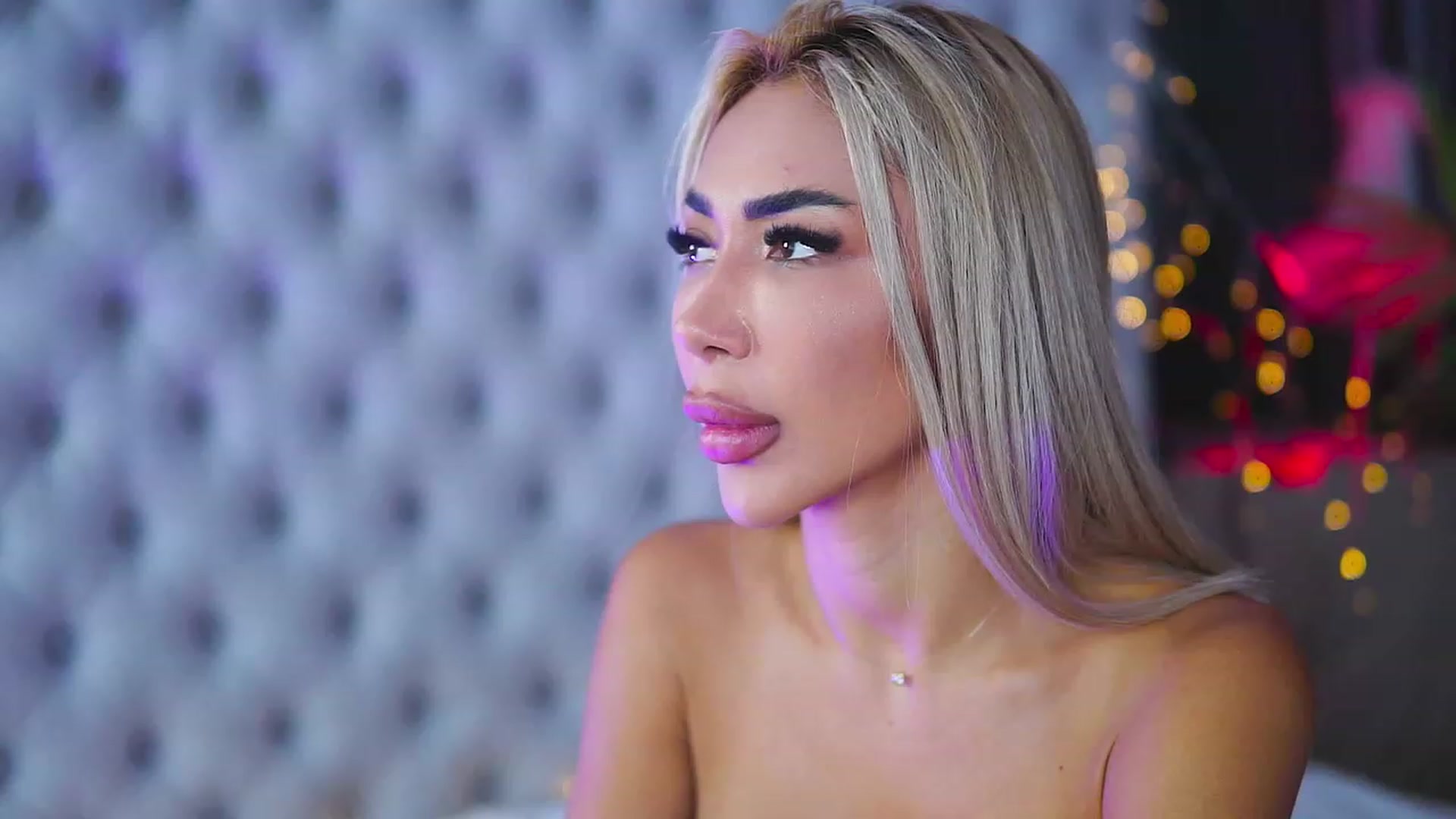 Gallery image thumbnail from Missmo0n1's myfreecams stream on, 08/16/2023, 20:00 image 3 of 20