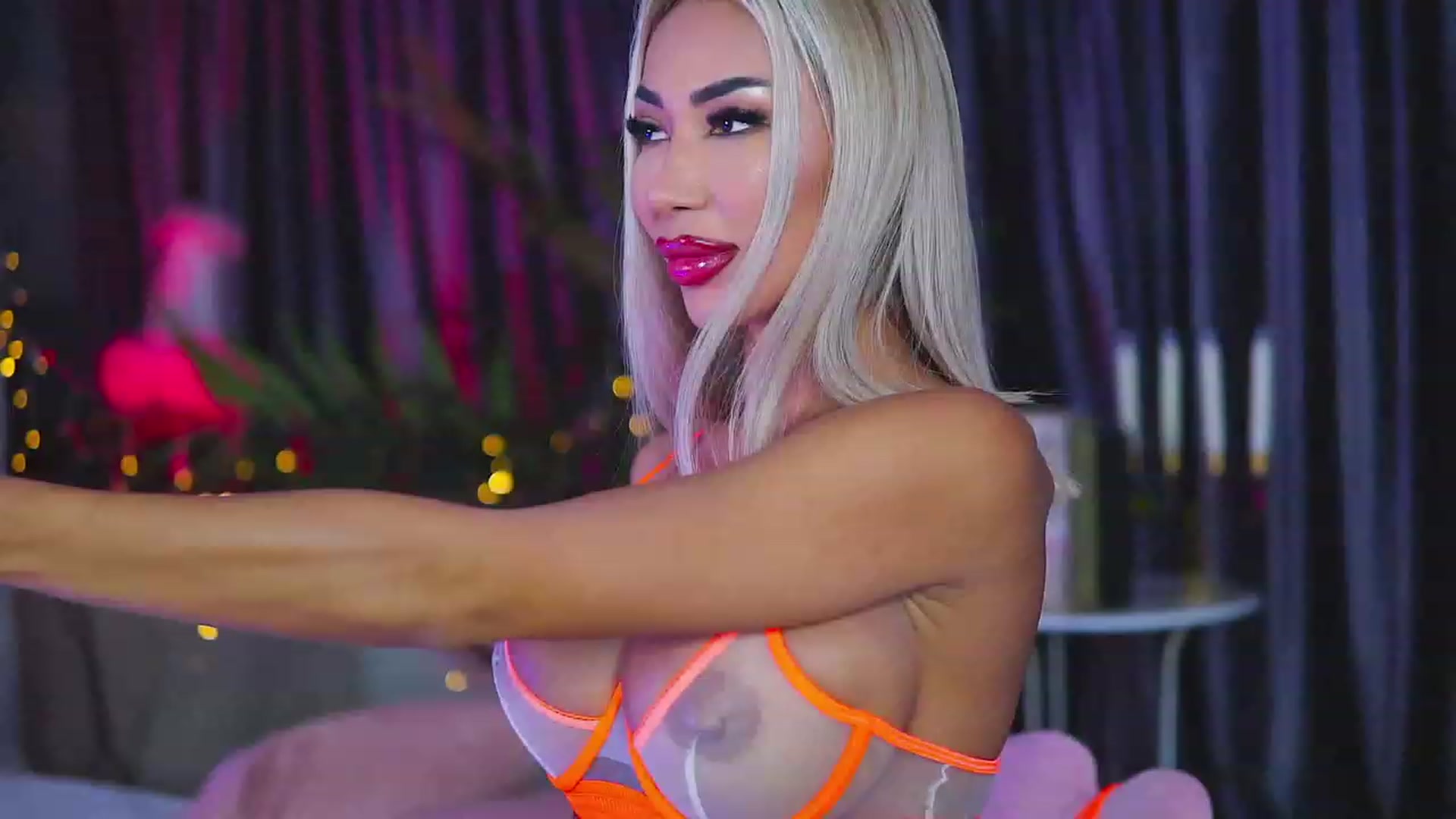Gallery image thumbnail from Missmo0n1's myfreecams stream on, 08/17/2023, 18:07 image 2 of 20