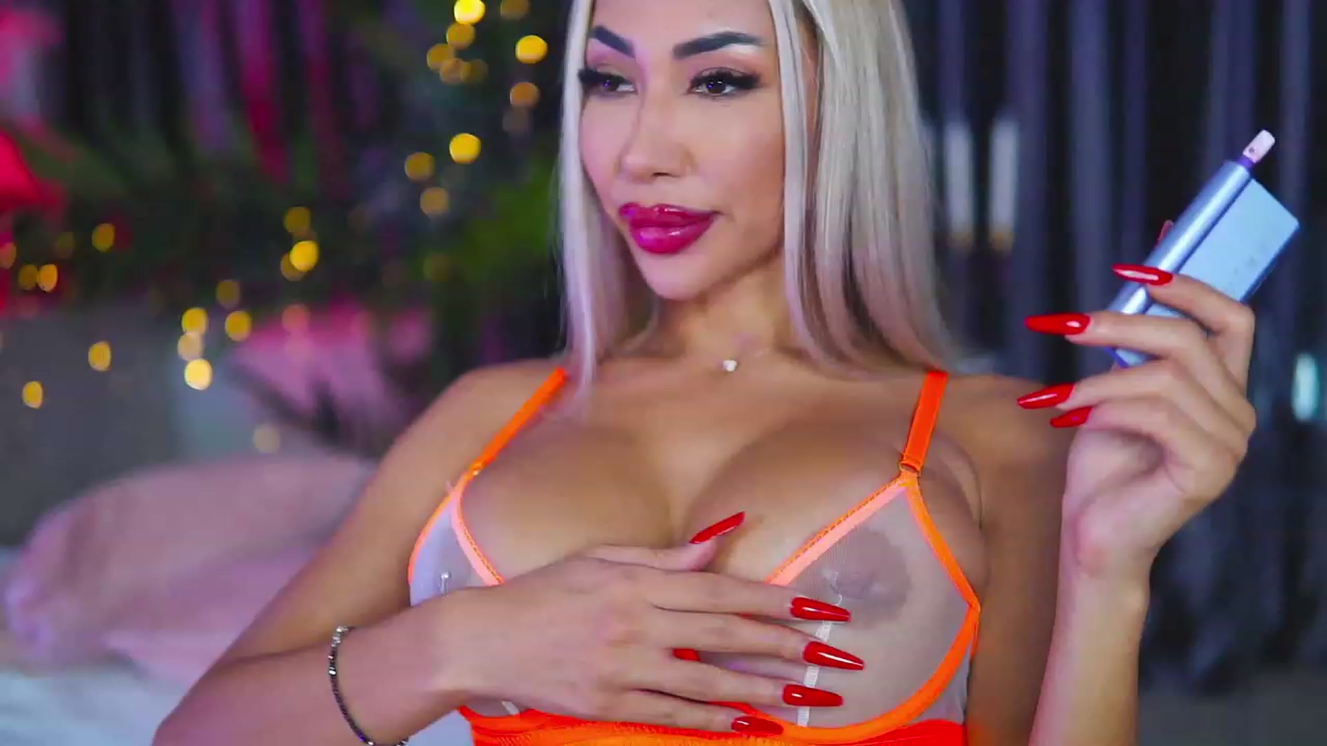 Gallery image thumbnail from Missmo0n1's myfreecams stream on, 08/17/2023, 18:07 image 9 of 20