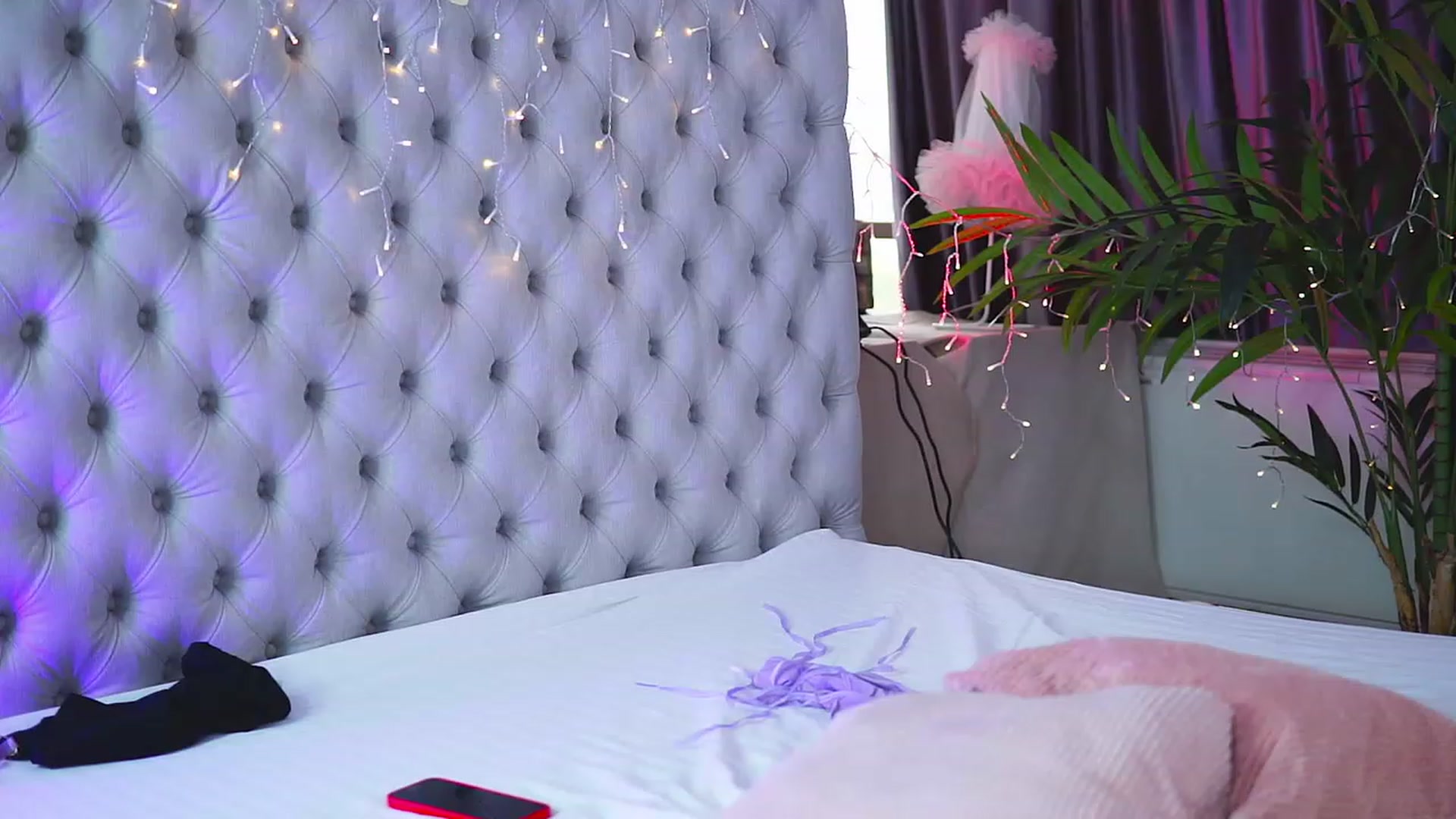Gallery image thumbnail from Missmo0n1's myfreecams stream on, 08/18/2023, 16:03 image 11 of 20