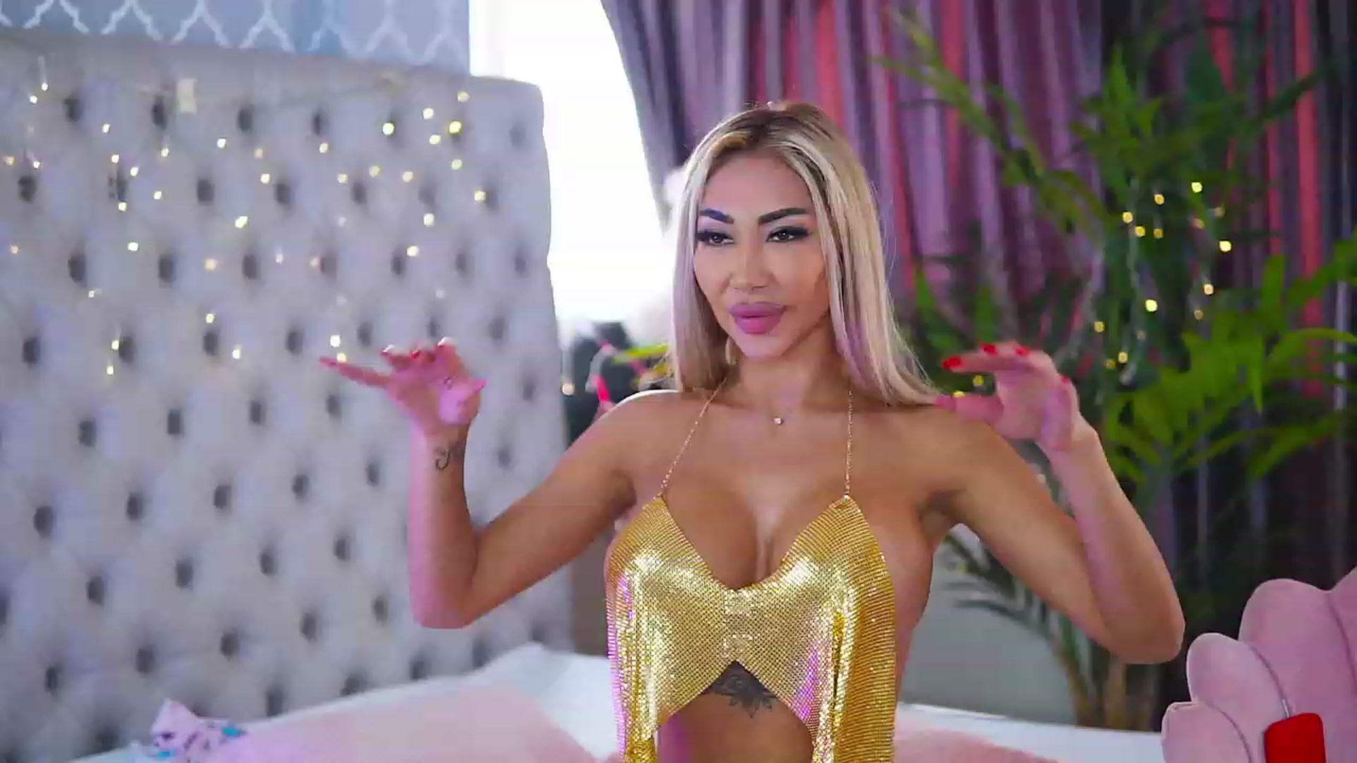 Gallery image thumbnail from Missmo0n1's myfreecams stream on, 08/19/2023, 14:50 image 3 of 20