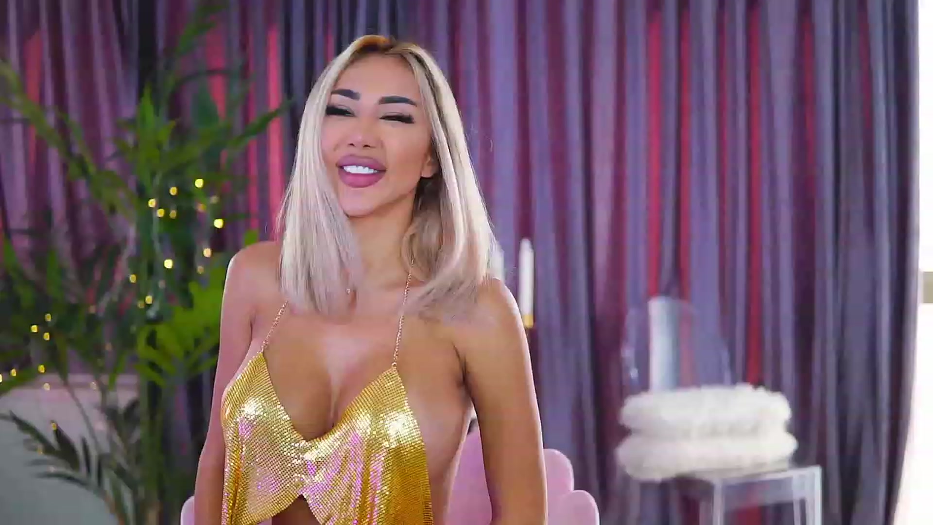 Gallery image thumbnail from Missmo0n1's myfreecams stream on, 08/19/2023, 14:50 image 1 of 20