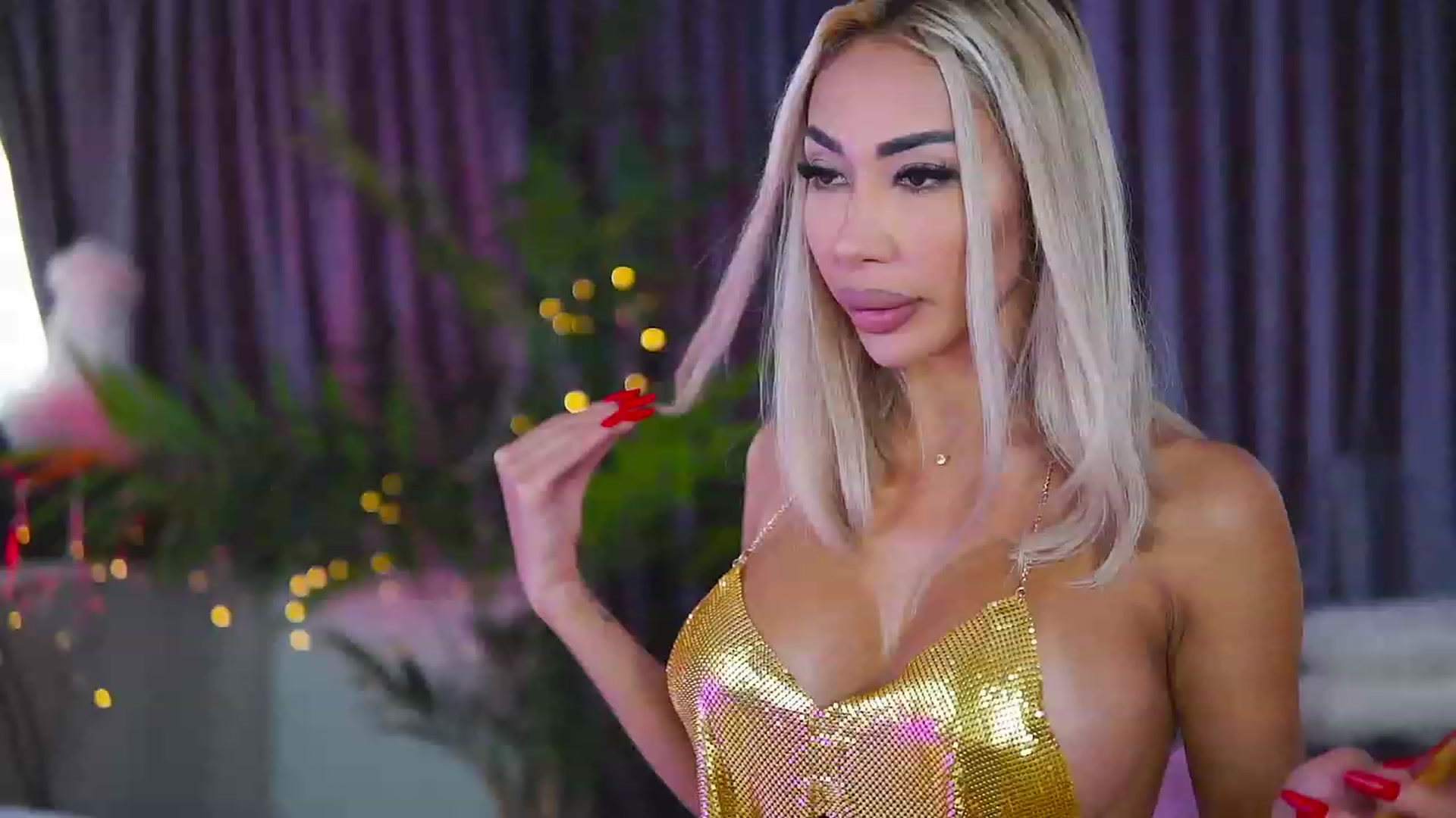 Gallery image thumbnail from Missmo0n1's myfreecams stream on, 08/19/2023, 16:20 image 4 of 20