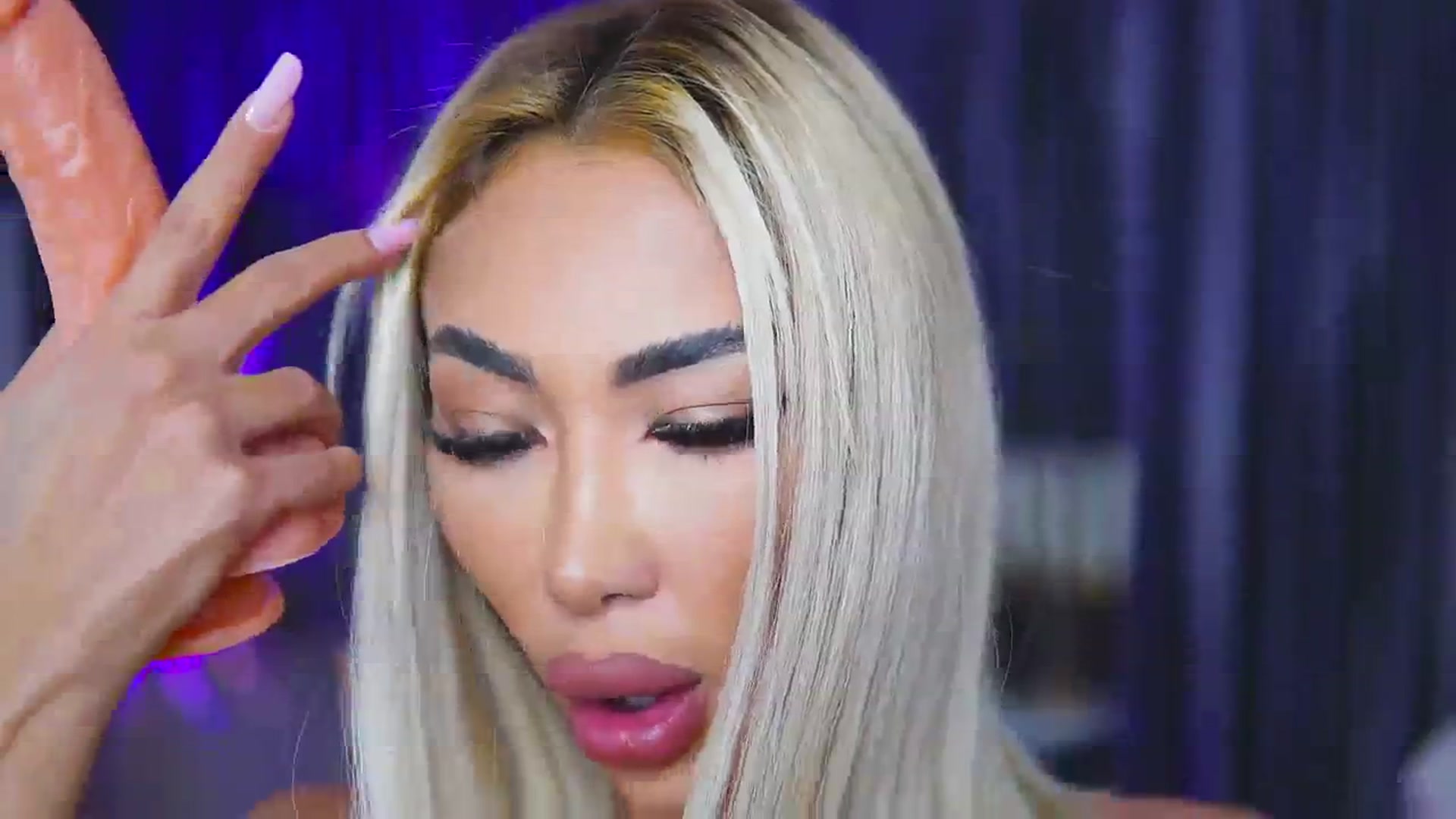 Gallery image thumbnail from Missmo0n1's myfreecams stream on, 08/25/2023, 20:23 image 15 of 20