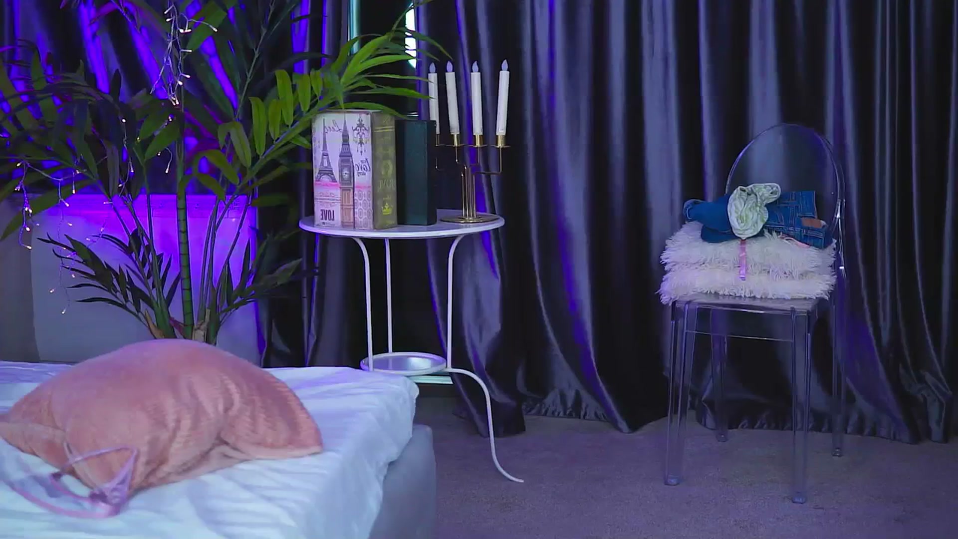 Gallery image thumbnail from Missmo0n1's myfreecams stream on, 08/26/2023, 21:46 image 7 of 20