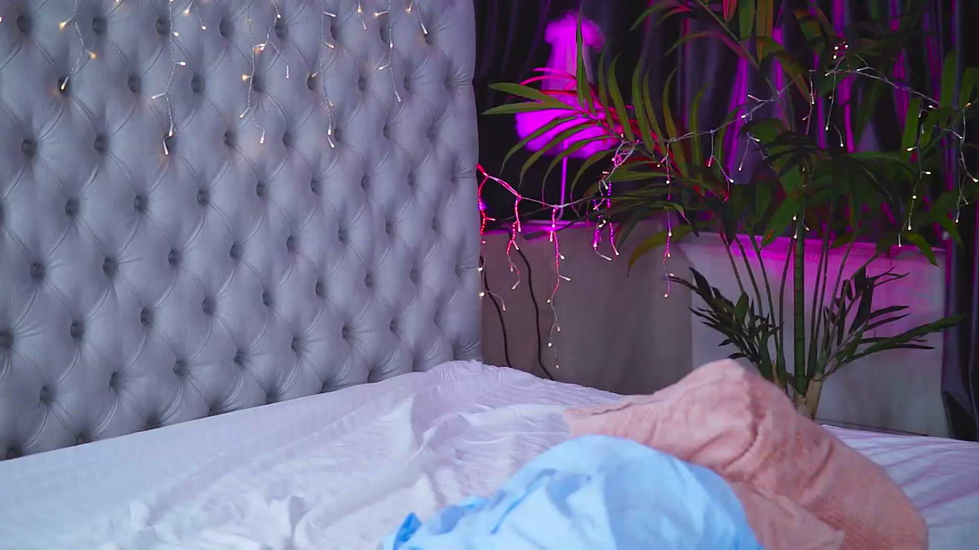 Gallery image thumbnail from Missmo0n1's myfreecams stream on, 09/07/2023, 22:59 image 20 of 20