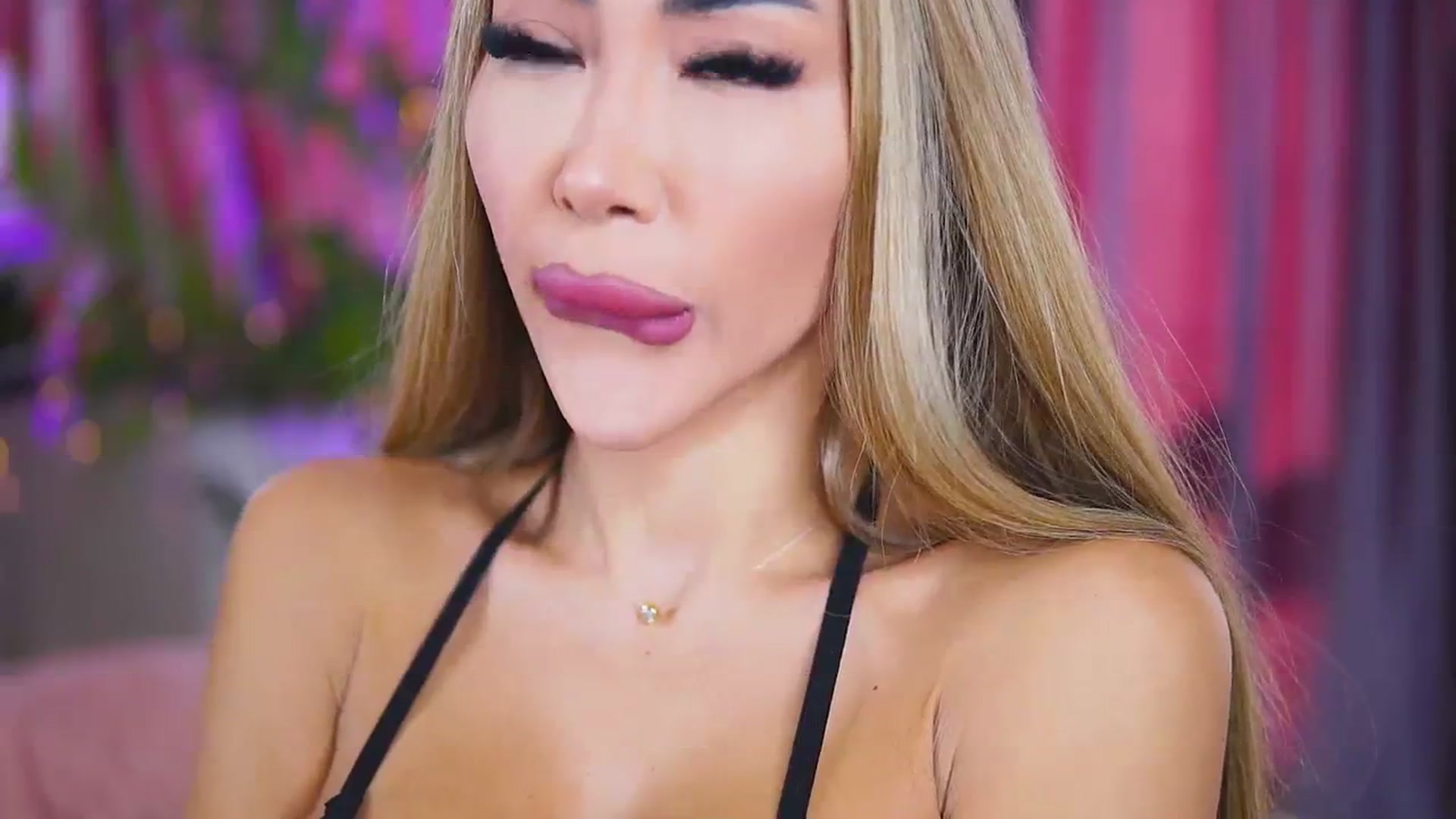 Gallery image thumbnail from Missmo0n1's myfreecams stream on, 09/13/2023, 11:19 image 18 of 20