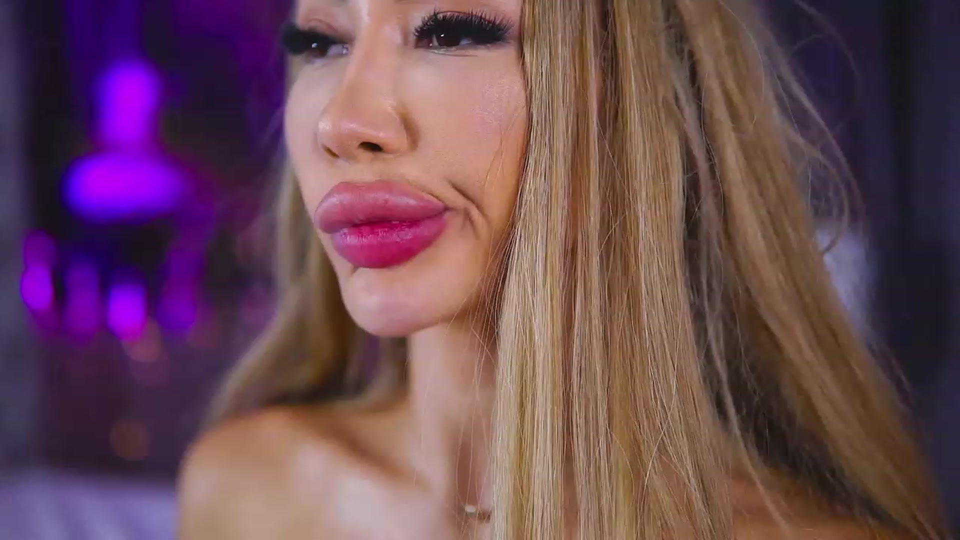 Gallery image thumbnail from Missmo0n1's myfreecams stream on, 09/14/2023, 22:26 image 5 of 20