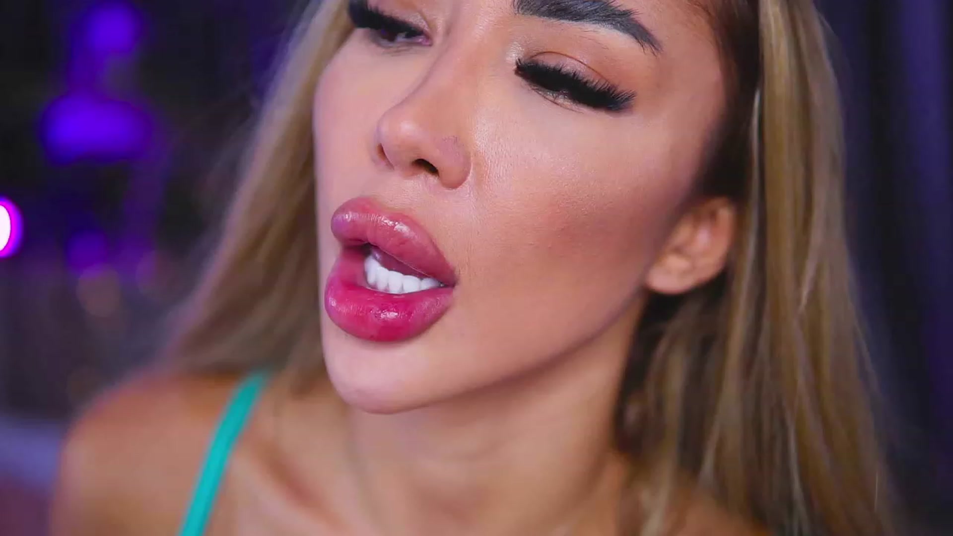 Gallery image thumbnail from Missmo0n1's myfreecams stream on, 09/15/2023, 22:43 image 5 of 20
