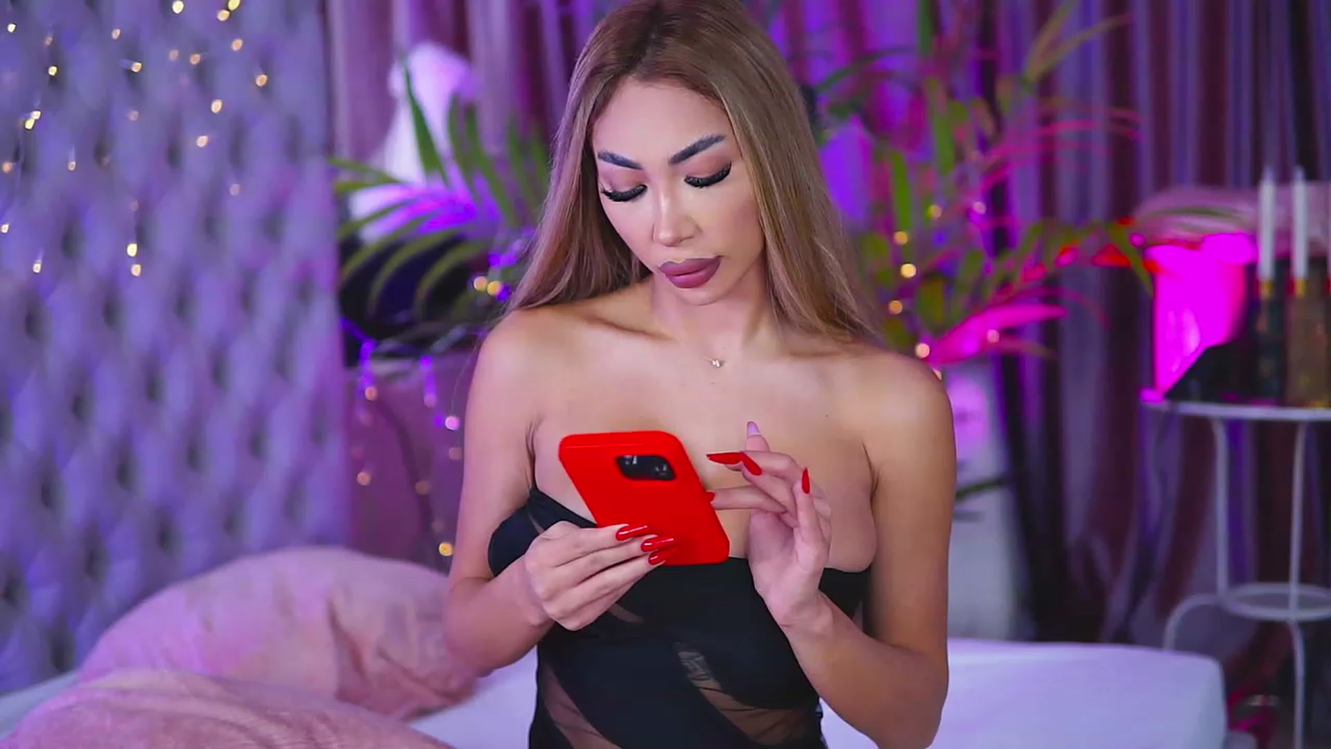 Gallery image thumbnail from Missmo0n1's myfreecams stream on, 09/18/2023, 10:56 image 18 of 20