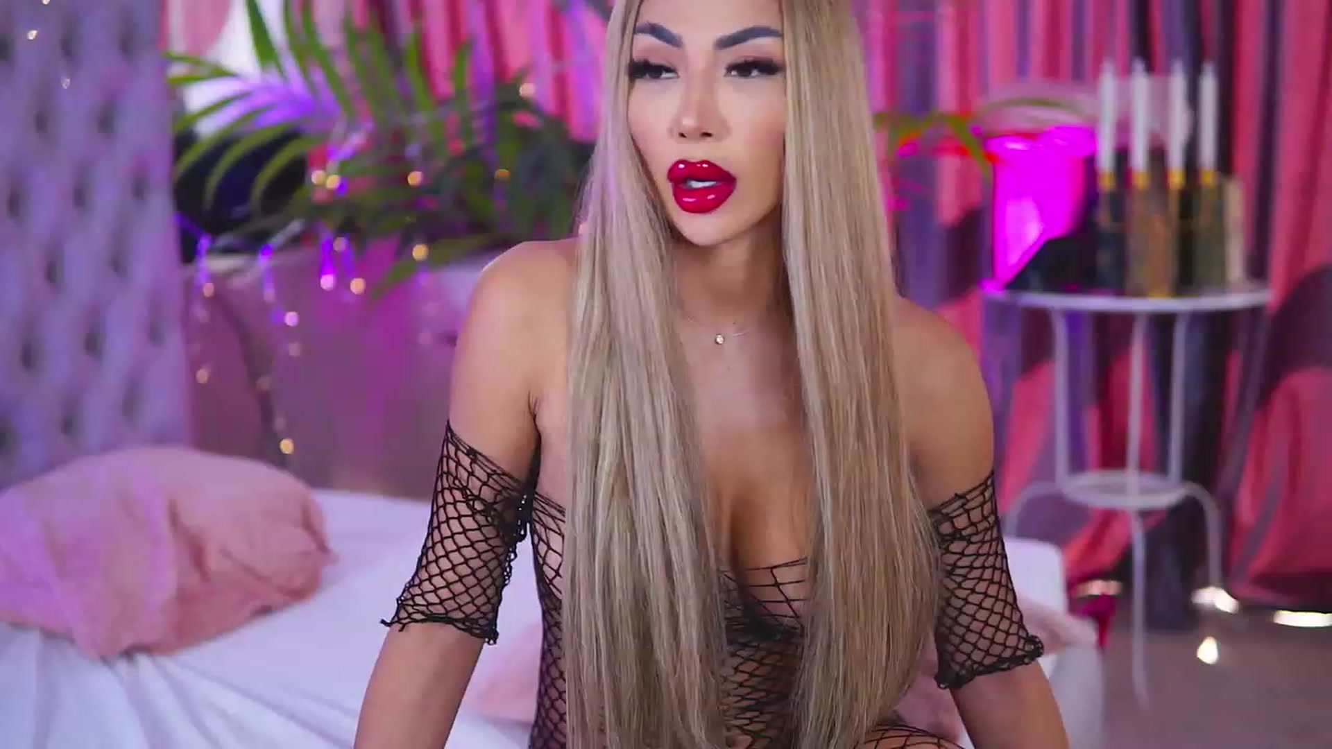 Gallery image thumbnail from Missmo0n1's myfreecams stream on, 09/18/2023, 12:04 image 2 of 20