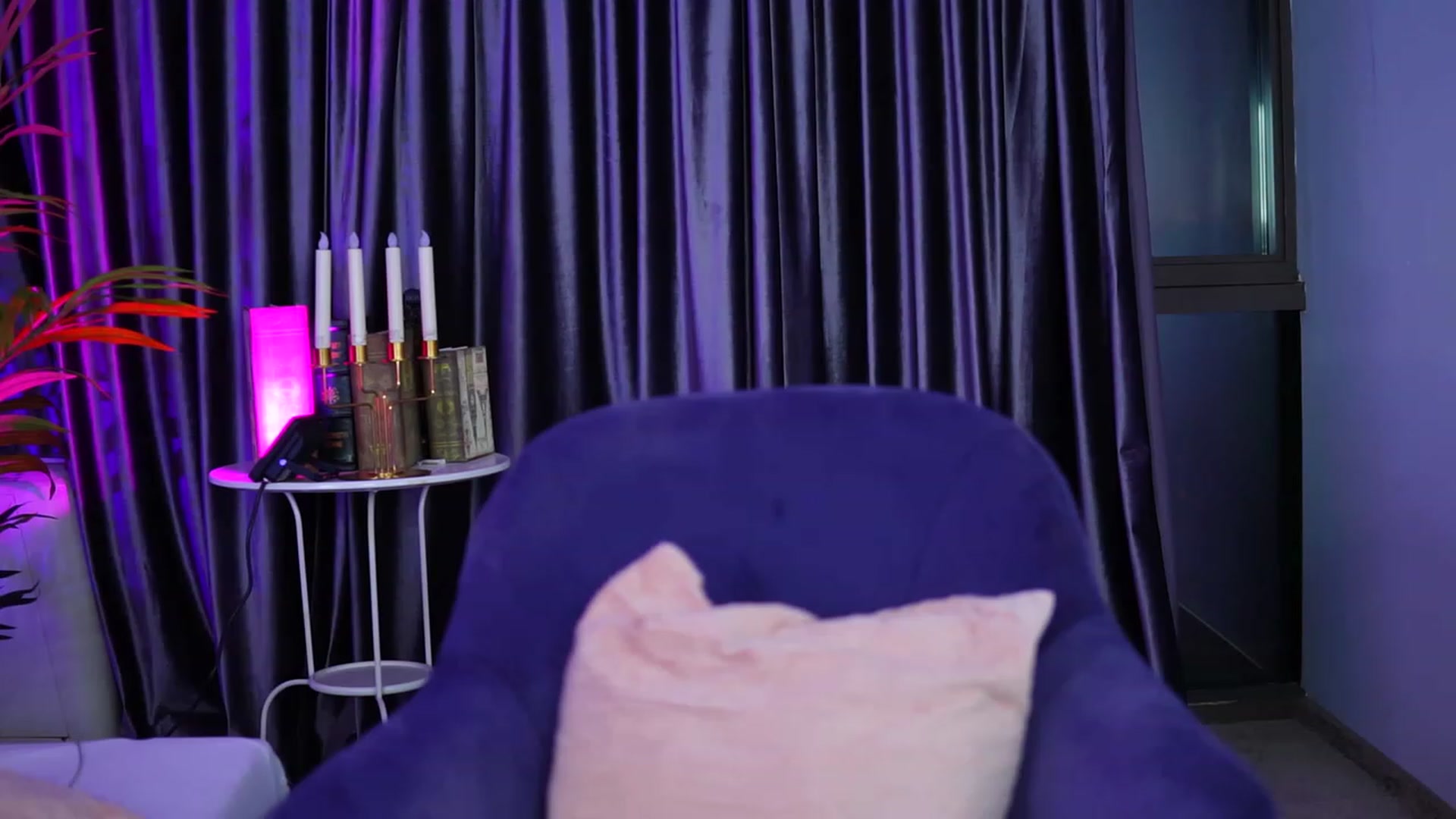 Gallery image thumbnail from Missmo0n1's myfreecams stream on, 09/25/2023, 20:39 image 14 of 20