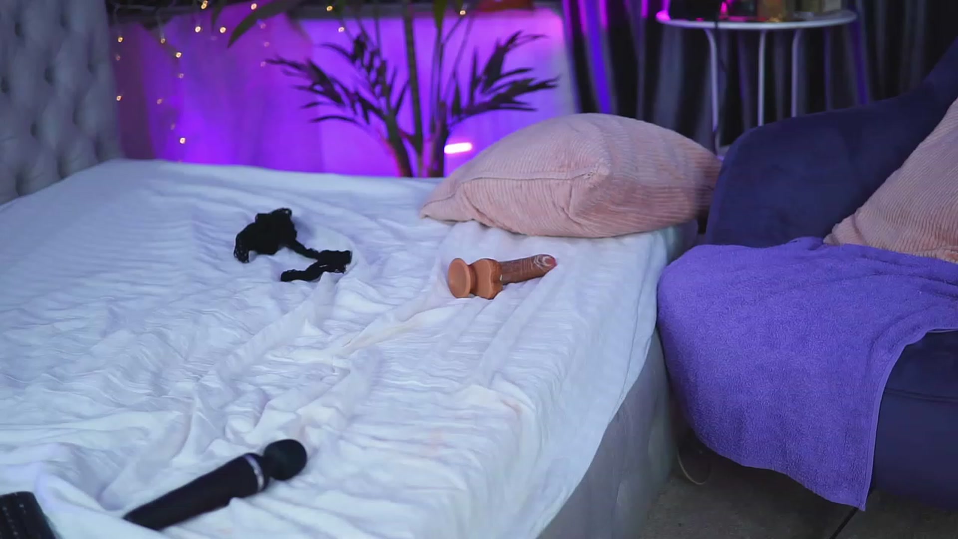 Gallery image thumbnail from Missmo0n1's myfreecams stream on, 09/30/2023, 20:18 image 20 of 20