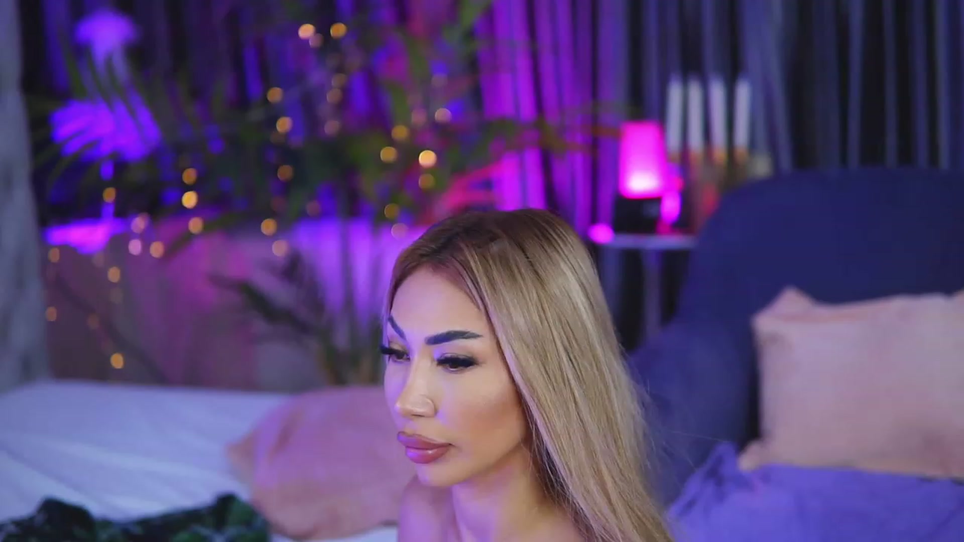 Gallery image thumbnail from Missmo0n1's myfreecams stream on, 10/02/2023, 20:23 image 15 of 20