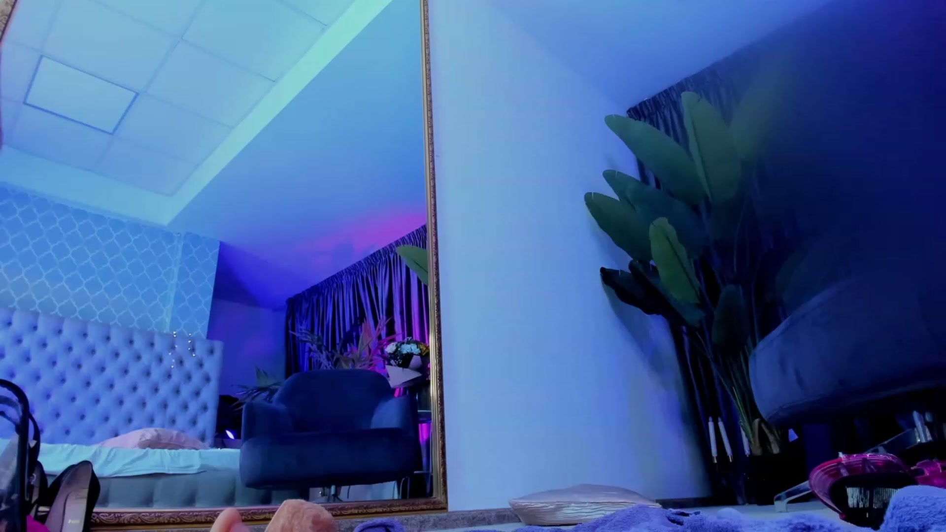 Gallery image thumbnail from Missmo0n1's myfreecams stream on, 10/13/2023, 24:33 image 13 of 20