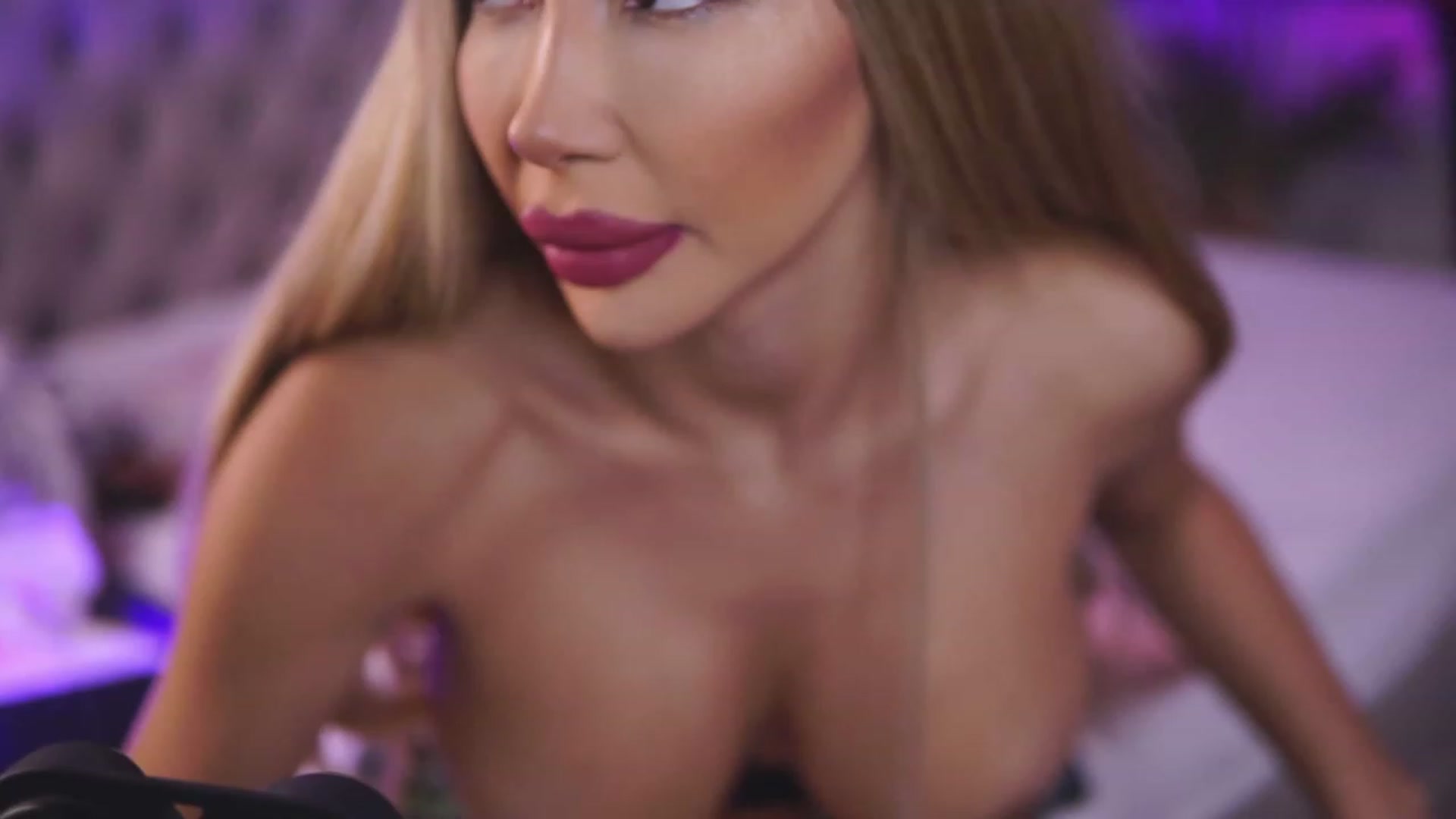 Gallery image thumbnail from Missmo0n1's myfreecams stream on, 10/13/2023, 17:17 image 7 of 20