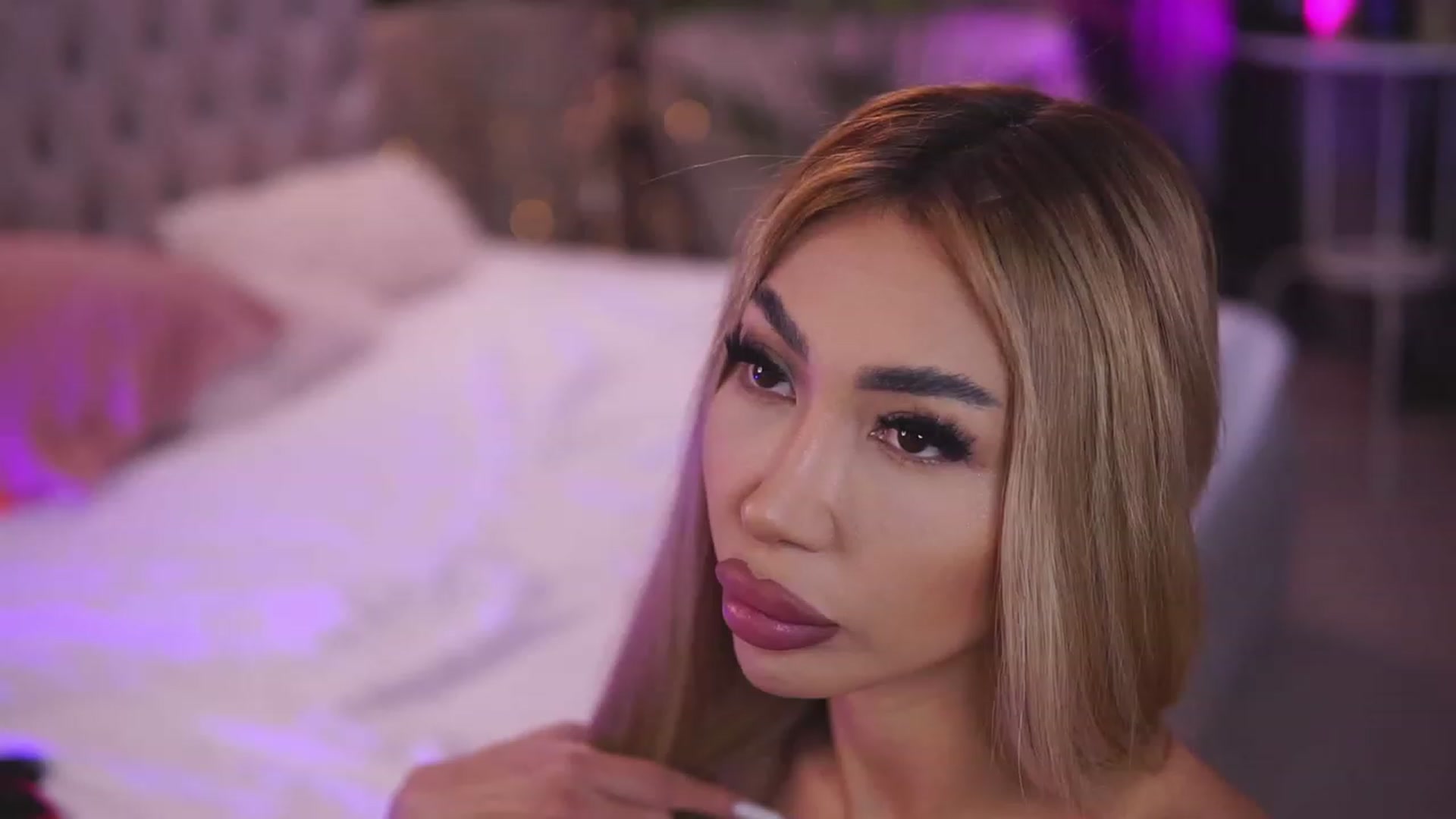 Gallery image thumbnail from Missmo0n1's myfreecams stream on, 10/22/2023, 18:31 image 12 of 20