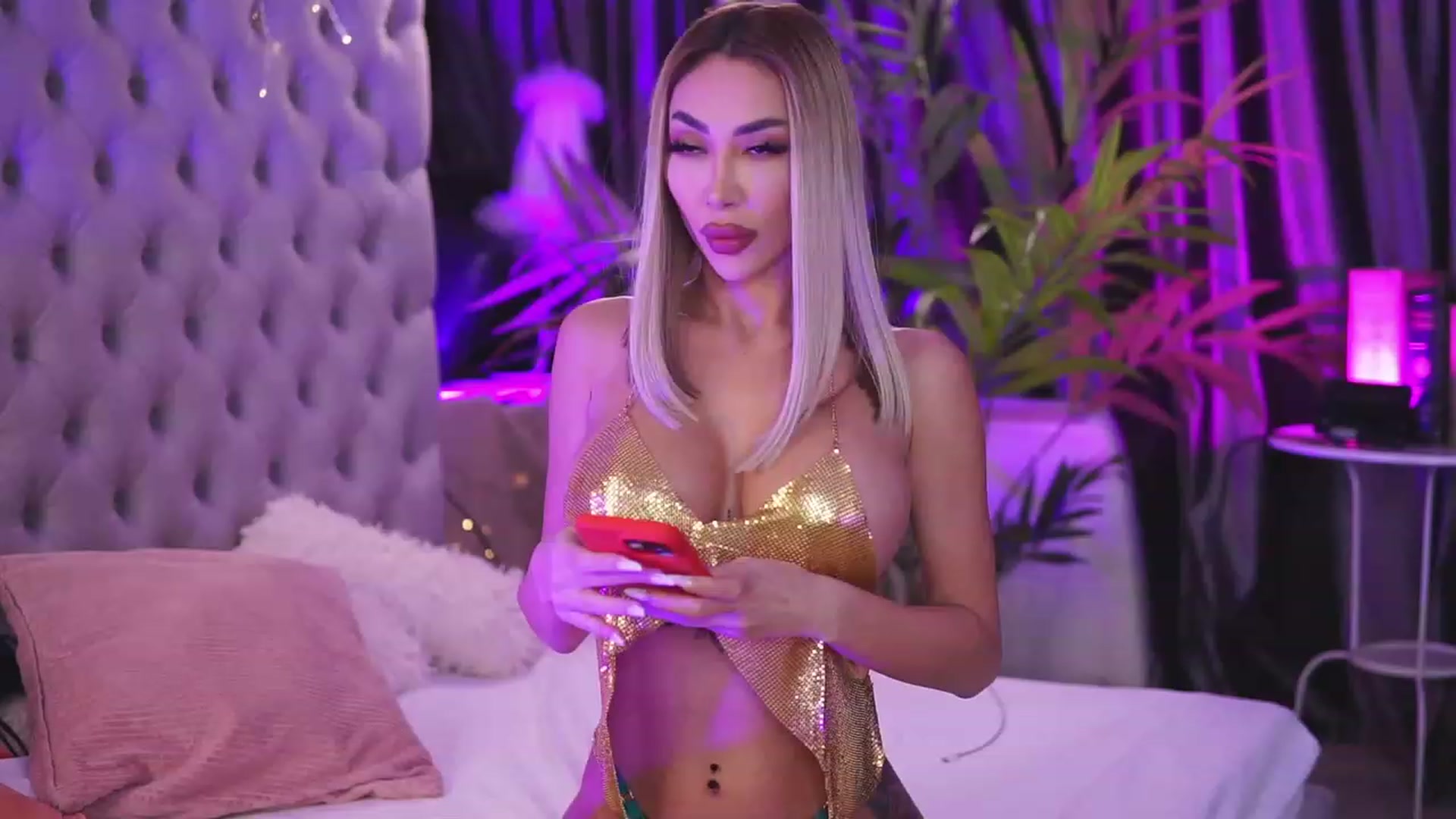 Gallery image thumbnail from Missmo0n1's myfreecams stream on, 10/26/2023, 17:54 image 1 of 20