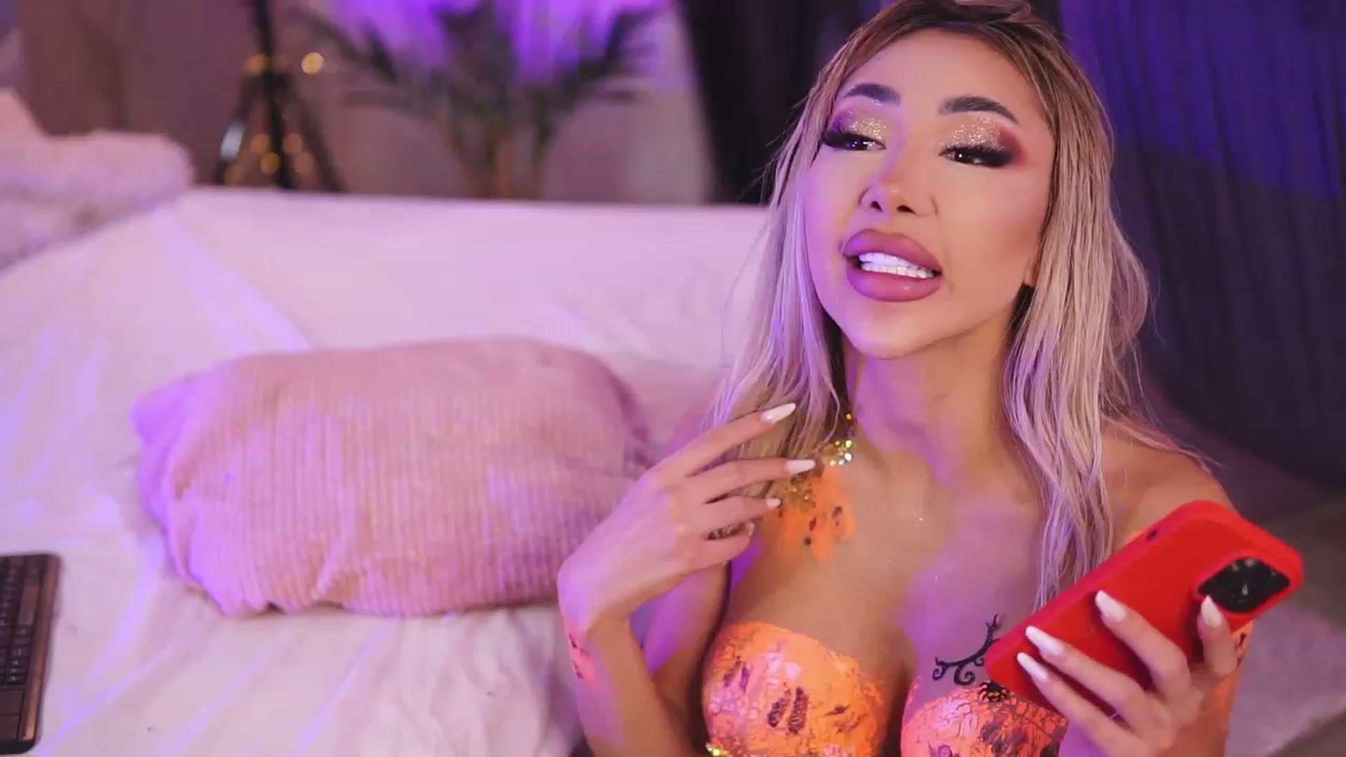 Gallery image thumbnail from Missmo0n1's myfreecams stream on, 10/30/2023, 22:49 image 4 of 20