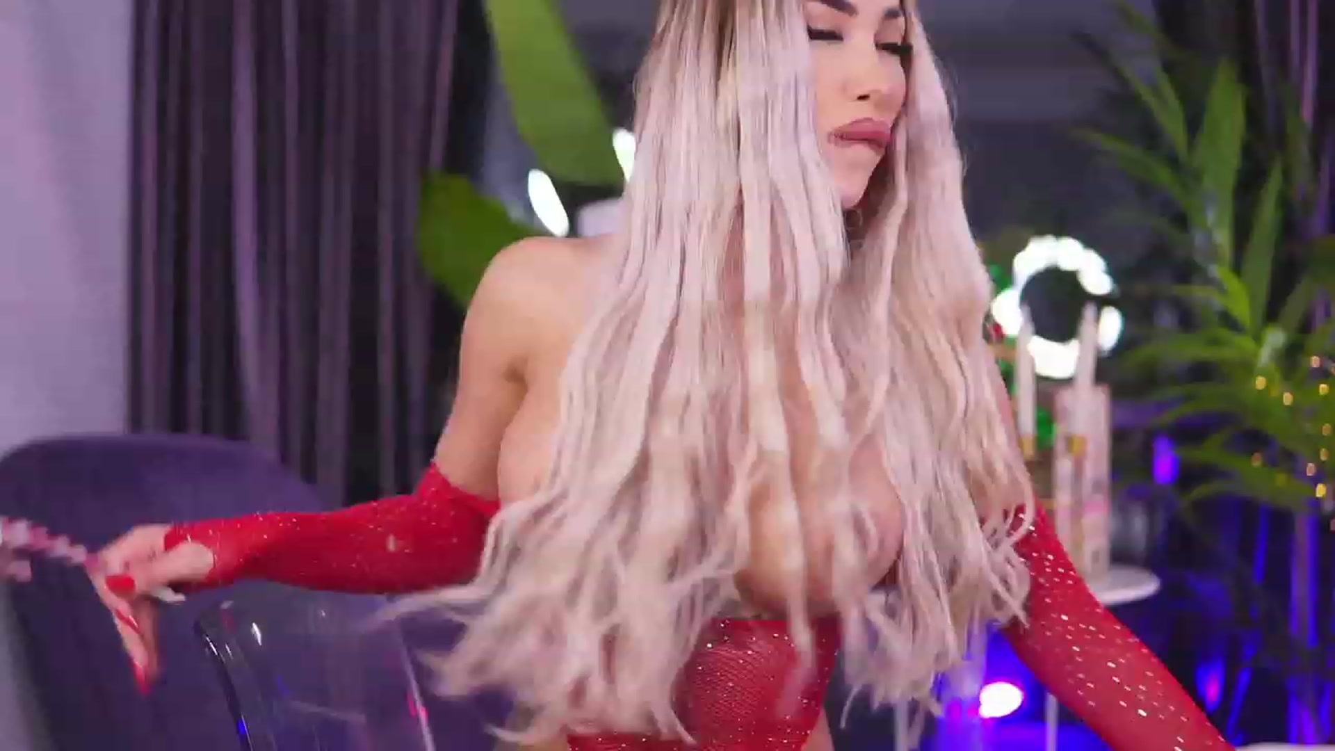 Gallery image thumbnail from Missmo0n1's myfreecams stream on, 12/13/2023, 18:54 image 9 of 20