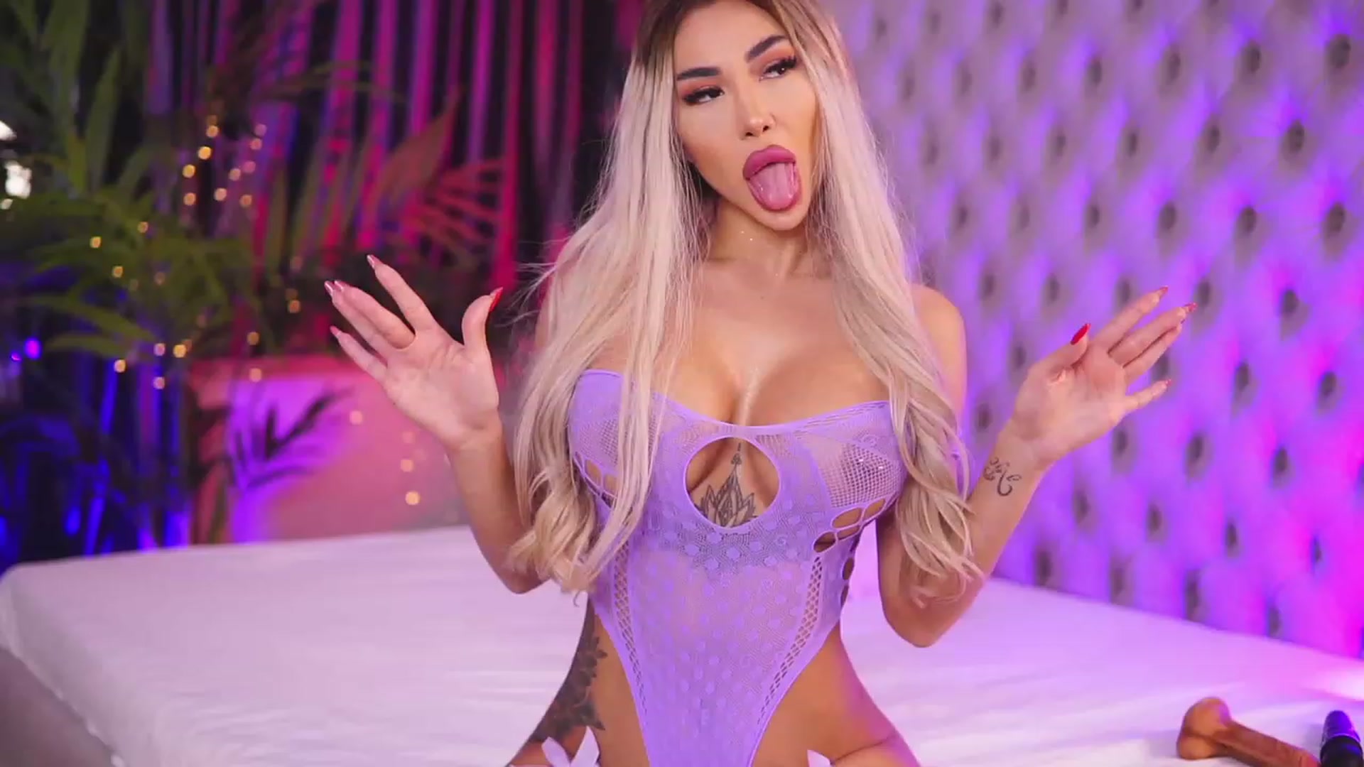 Gallery image thumbnail from Missmo0n1's myfreecams stream on, 12/19/2023, 17:11 image 4 of 20