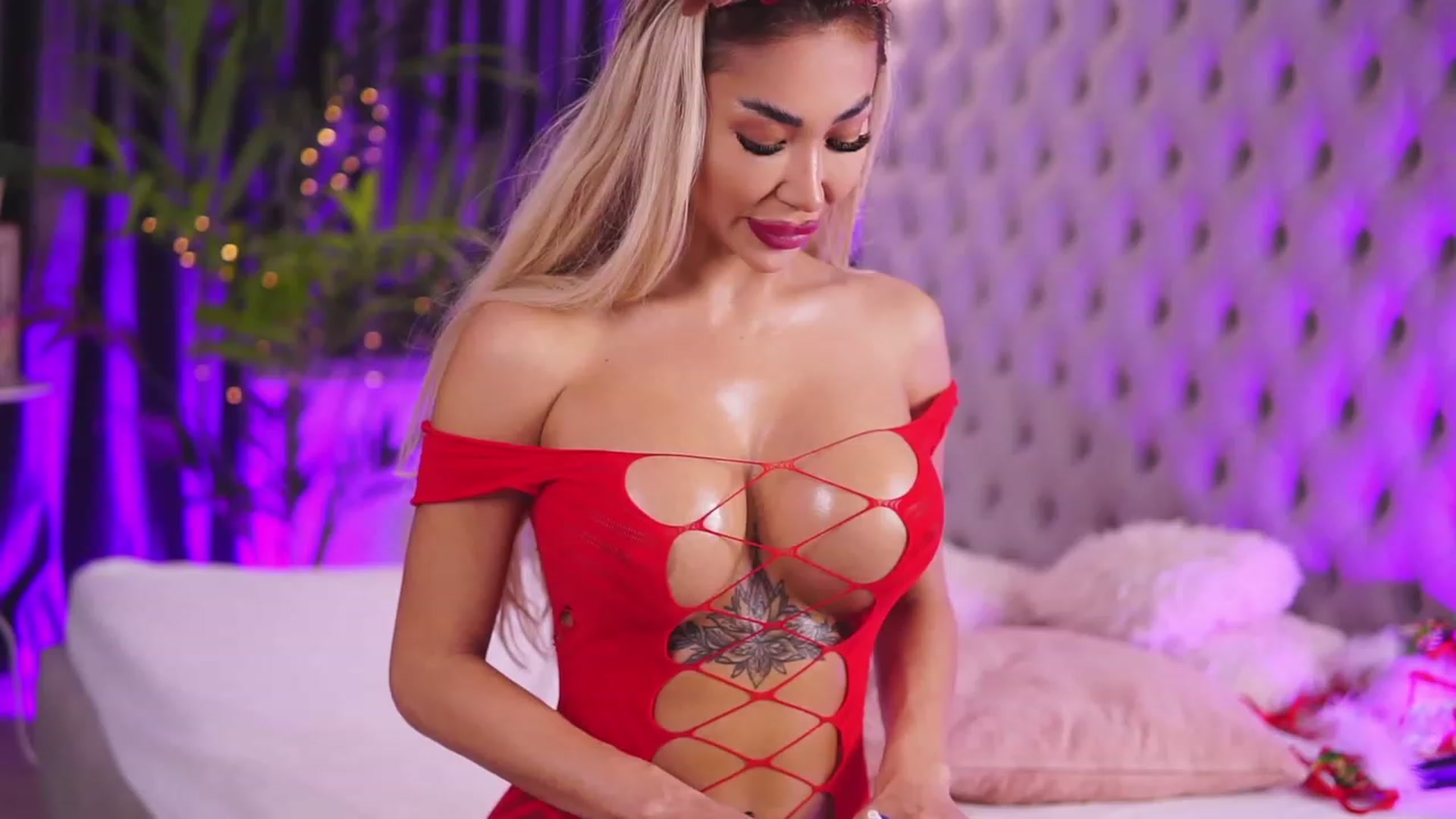 Gallery image thumbnail from Missmo0n1's myfreecams stream on, 12/24/2023, 19:50 image 2 of 20