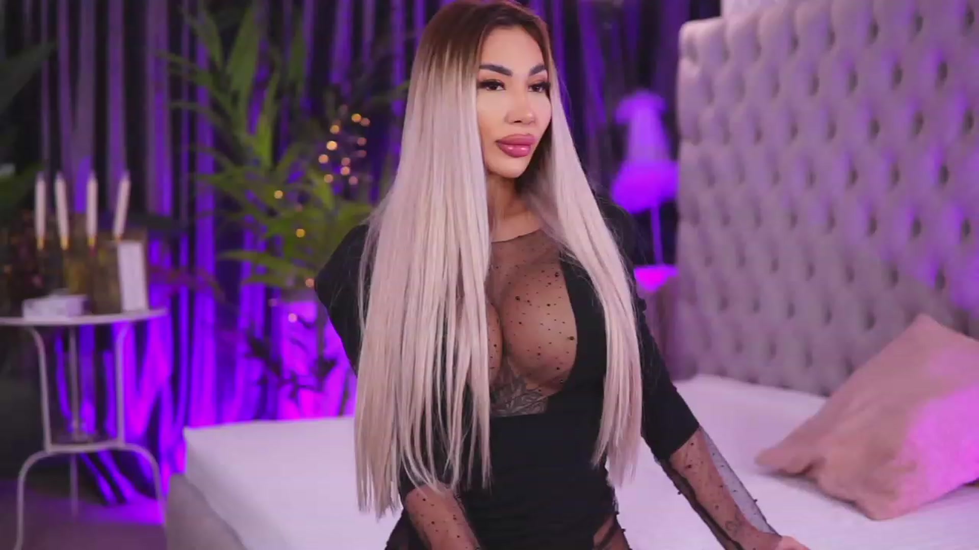 Gallery image thumbnail from Missmo0n1's myfreecams stream on, 01/09/2024, 18:32 image 6 of 20