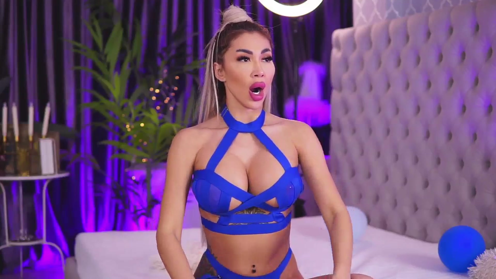 Gallery image thumbnail from Missmo0n1's myfreecams stream on, 01/15/2024, 21:28 image 18 of 20