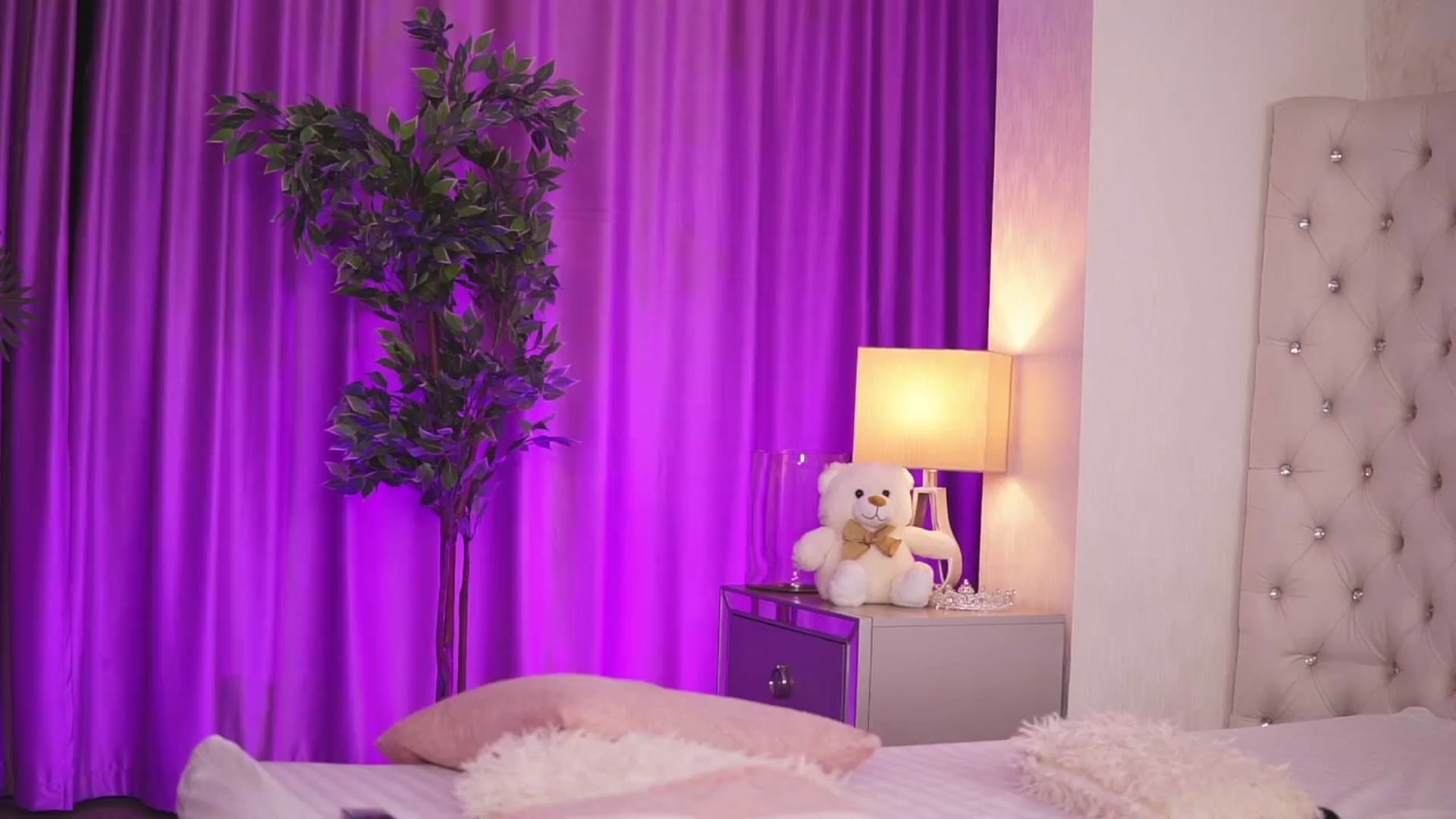 Gallery image thumbnail from Missmo0n1's myfreecams stream on, 03/27/2024, 20:38 image 17 of 20