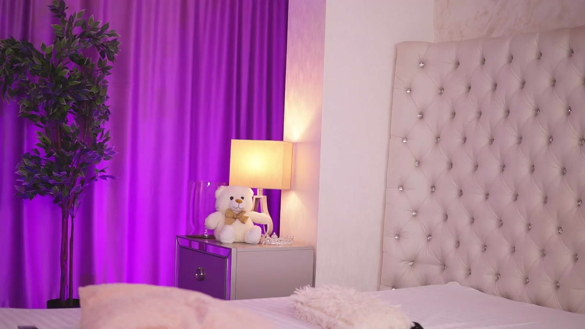 Gallery image thumbnail from Missmo0n1's myfreecams stream on, 03/27/2024, 20:38 image 11 of 20