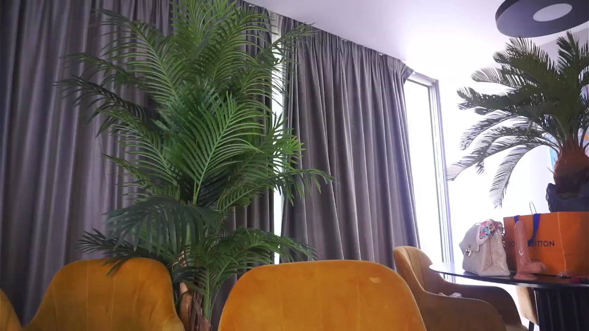 Gallery image thumbnail from Missmo0n1's myfreecams stream on, 06/13/2024, 10:42 image 10 of 20