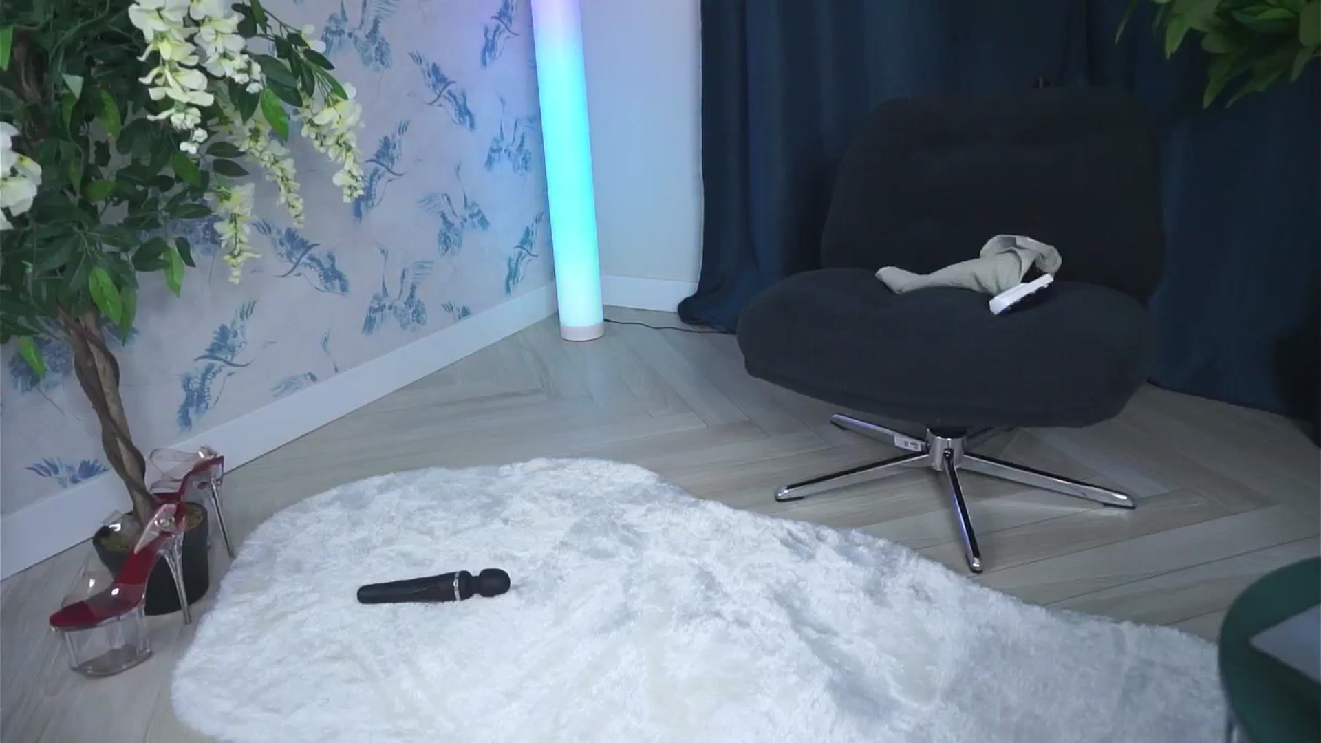 Gallery image thumbnail from Missmo0n1's myfreecams stream on, 08/23/2024, 24:41 image 4 of 20