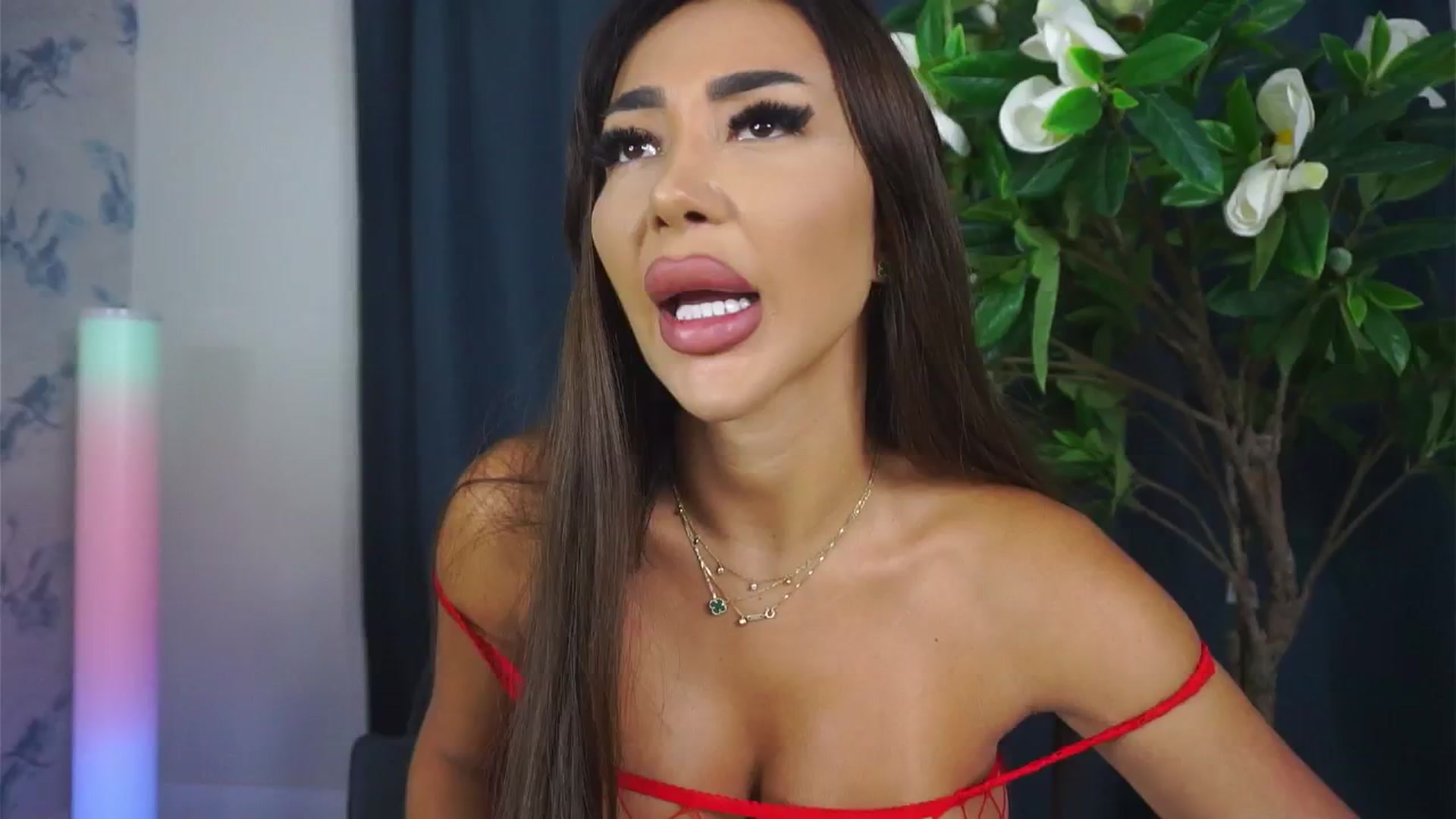 Gallery image thumbnail from Missmo0n1's myfreecams stream on, 08/23/2024, 22:22 image 10 of 20