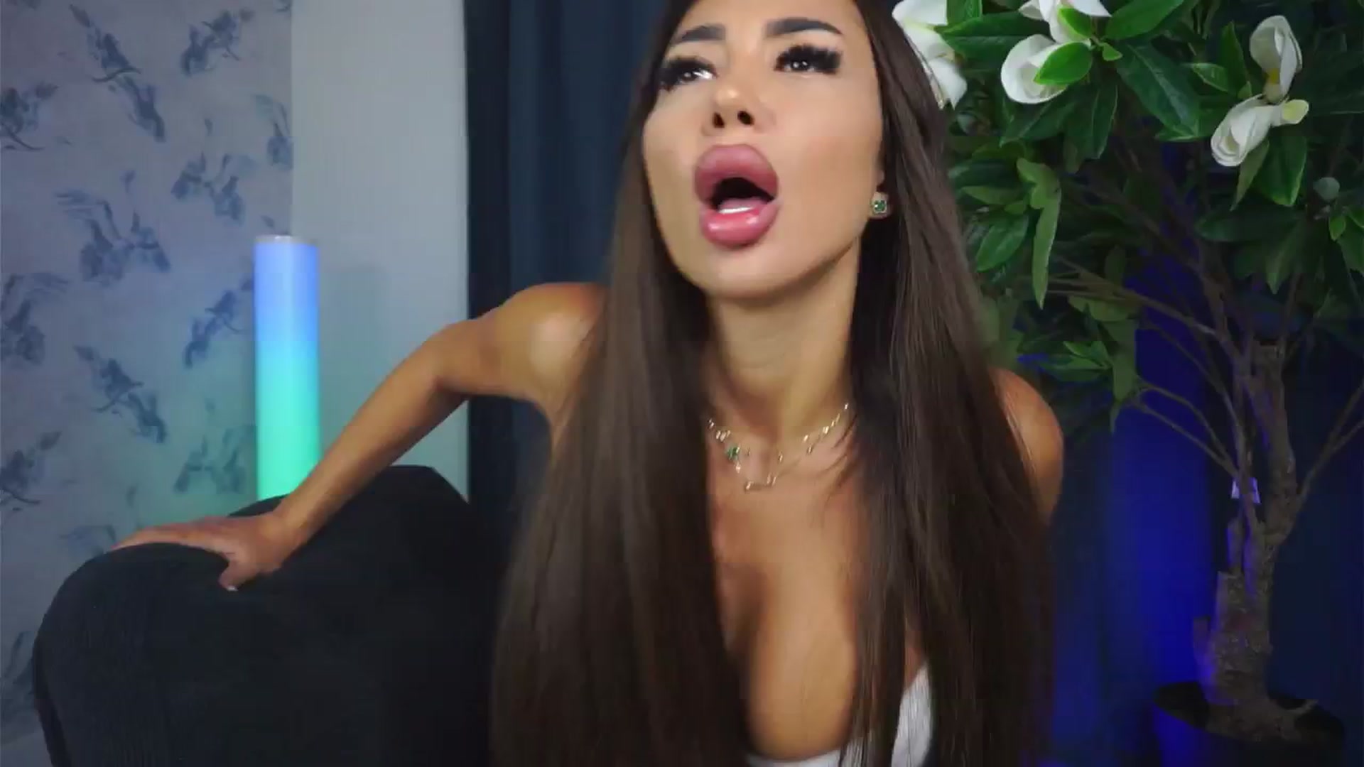 Gallery image thumbnail from Missmo0n1's myfreecams stream on, 08/25/2024, 22:12 image 20 of 20