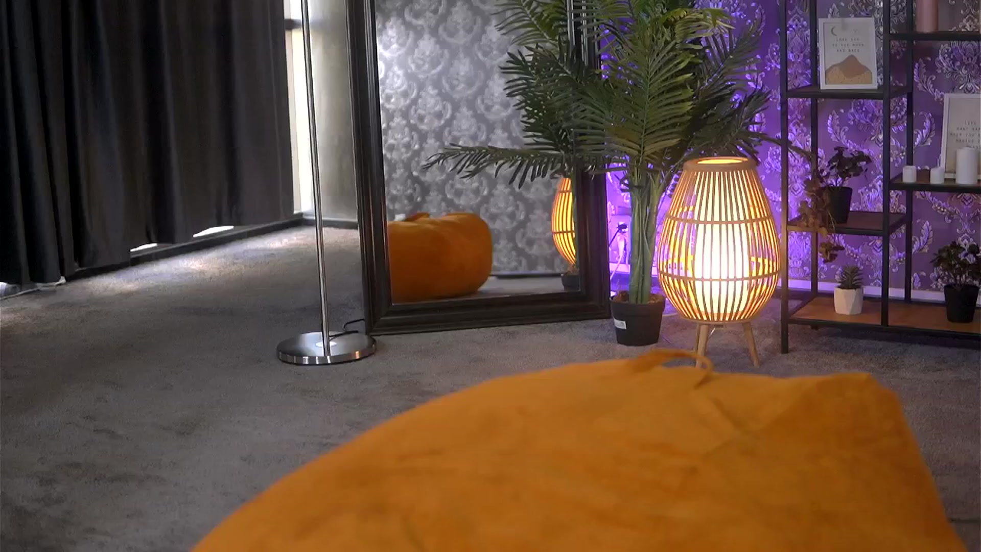 Gallery image thumbnail from Missmo0n1's myfreecams stream on, 09/27/2024, 10:51 image 18 of 20