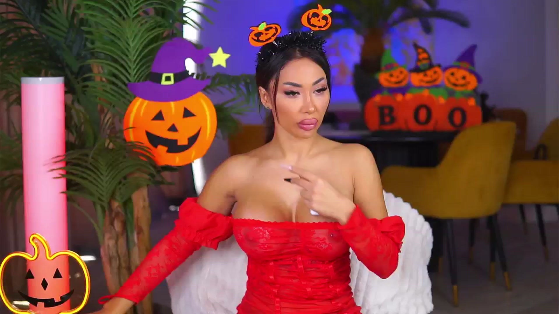 Gallery image thumbnail from Missmo0n1's myfreecams stream on, 10/31/2024, 08:49 image 13 of 20