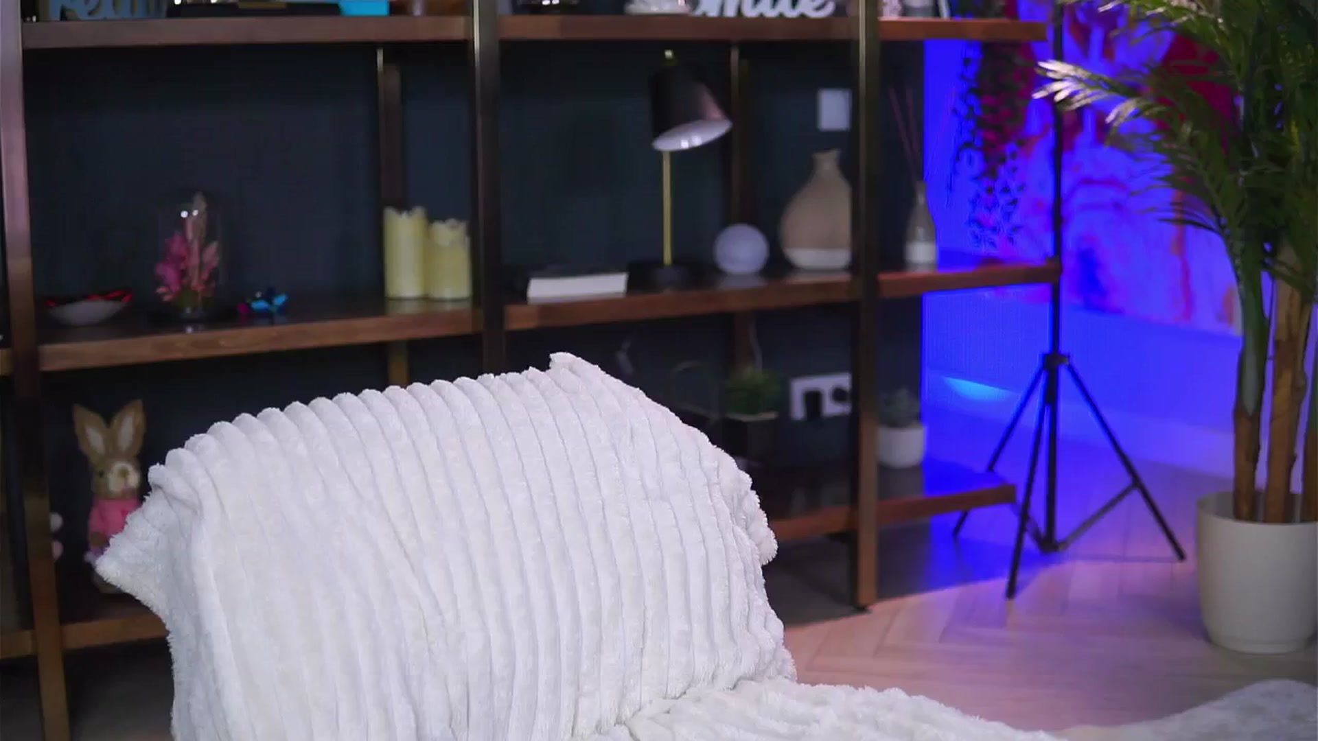 Gallery image thumbnail from Missmo0n1's myfreecams stream on, 11/11/2024, 09:35 image 6 of 20