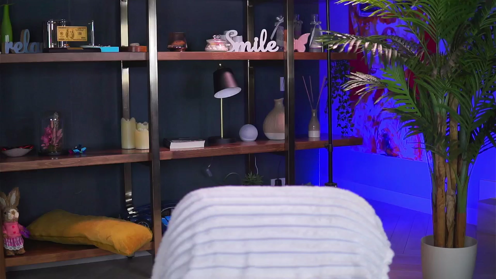 Gallery image thumbnail from Missmo0n1's myfreecams stream on, 11/12/2024, 12:32 image 2 of 20