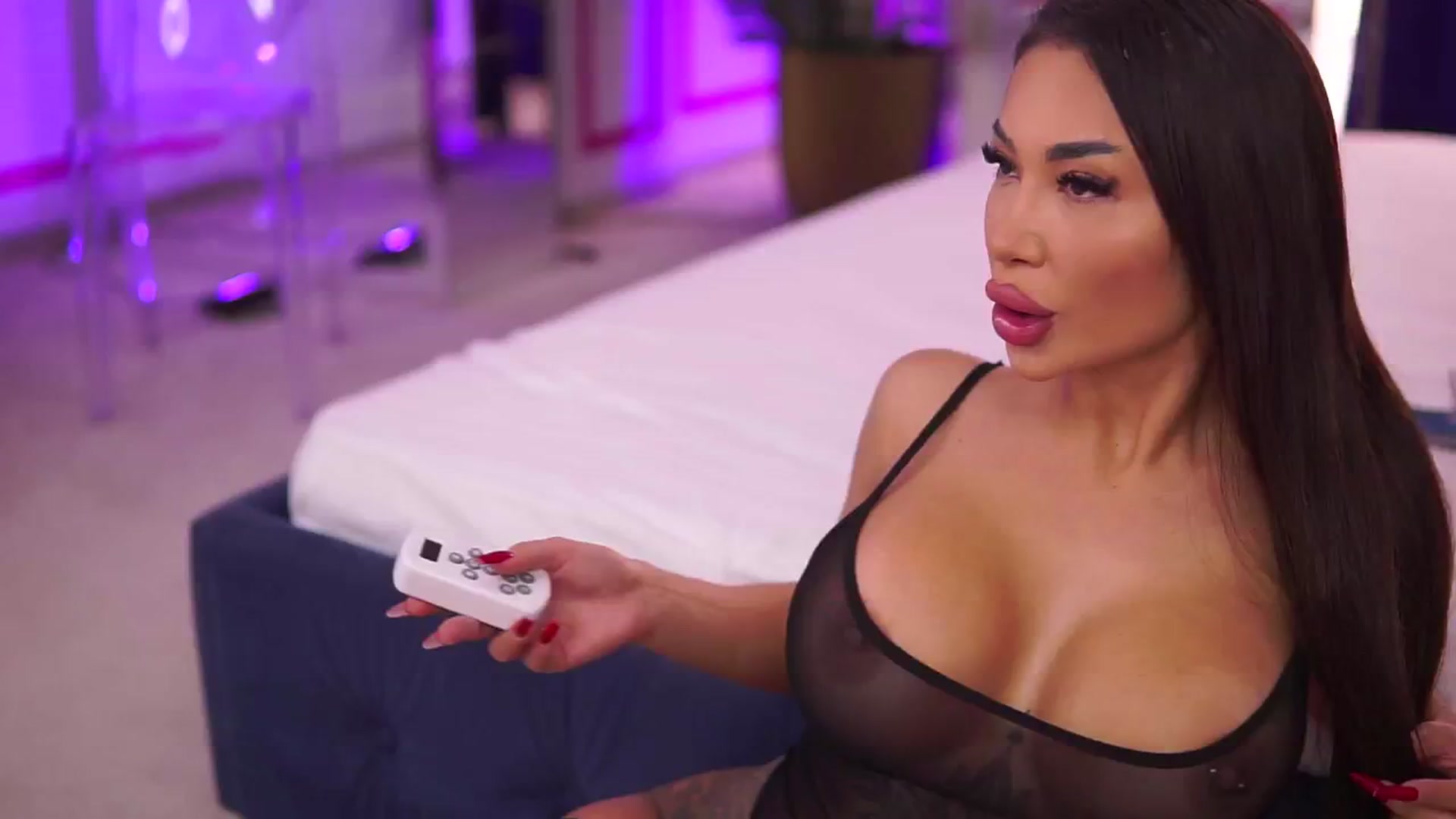 Gallery image thumbnail from Missmo0n1's myfreecams stream on, 11/23/2024, 12:32 image 2 of 20