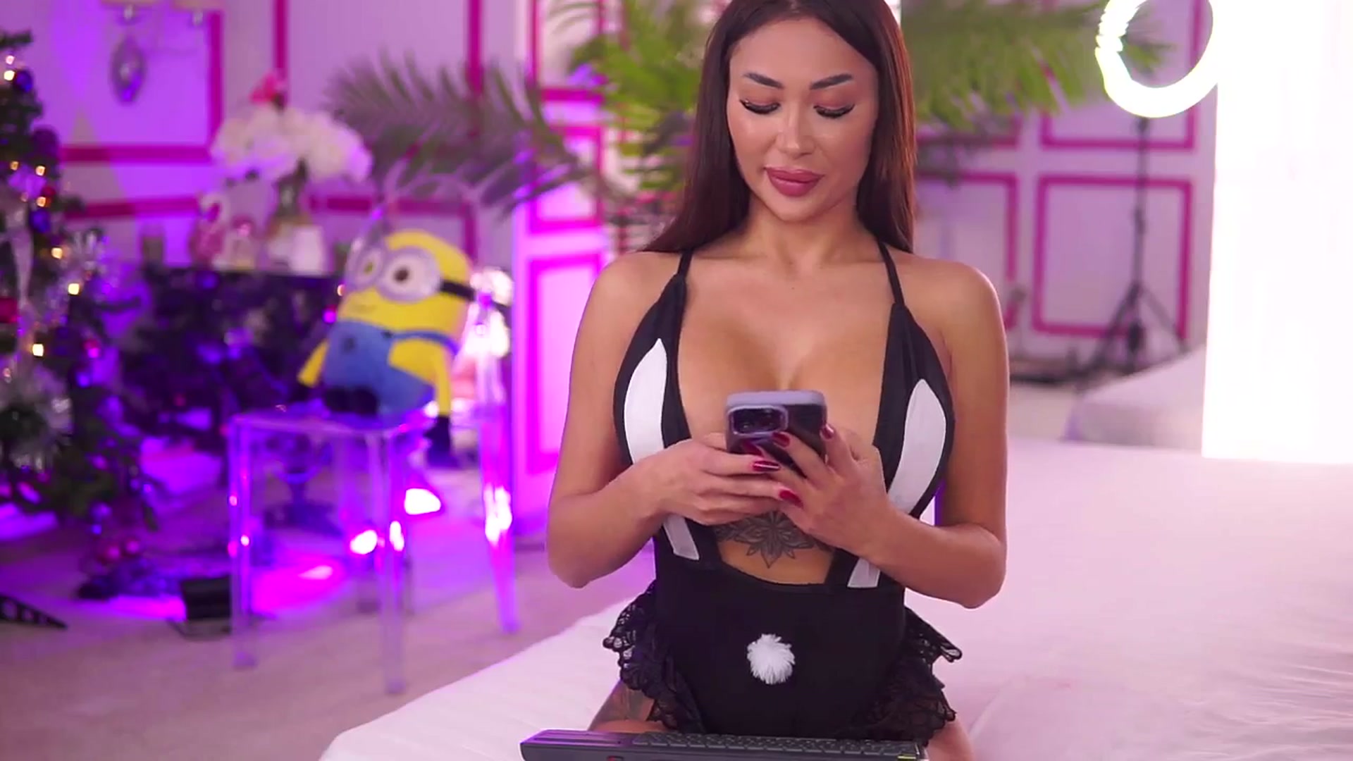 Gallery image thumbnail from Missmo0n1's myfreecams stream on, 12/30/2024, 11:02 image 11 of 20